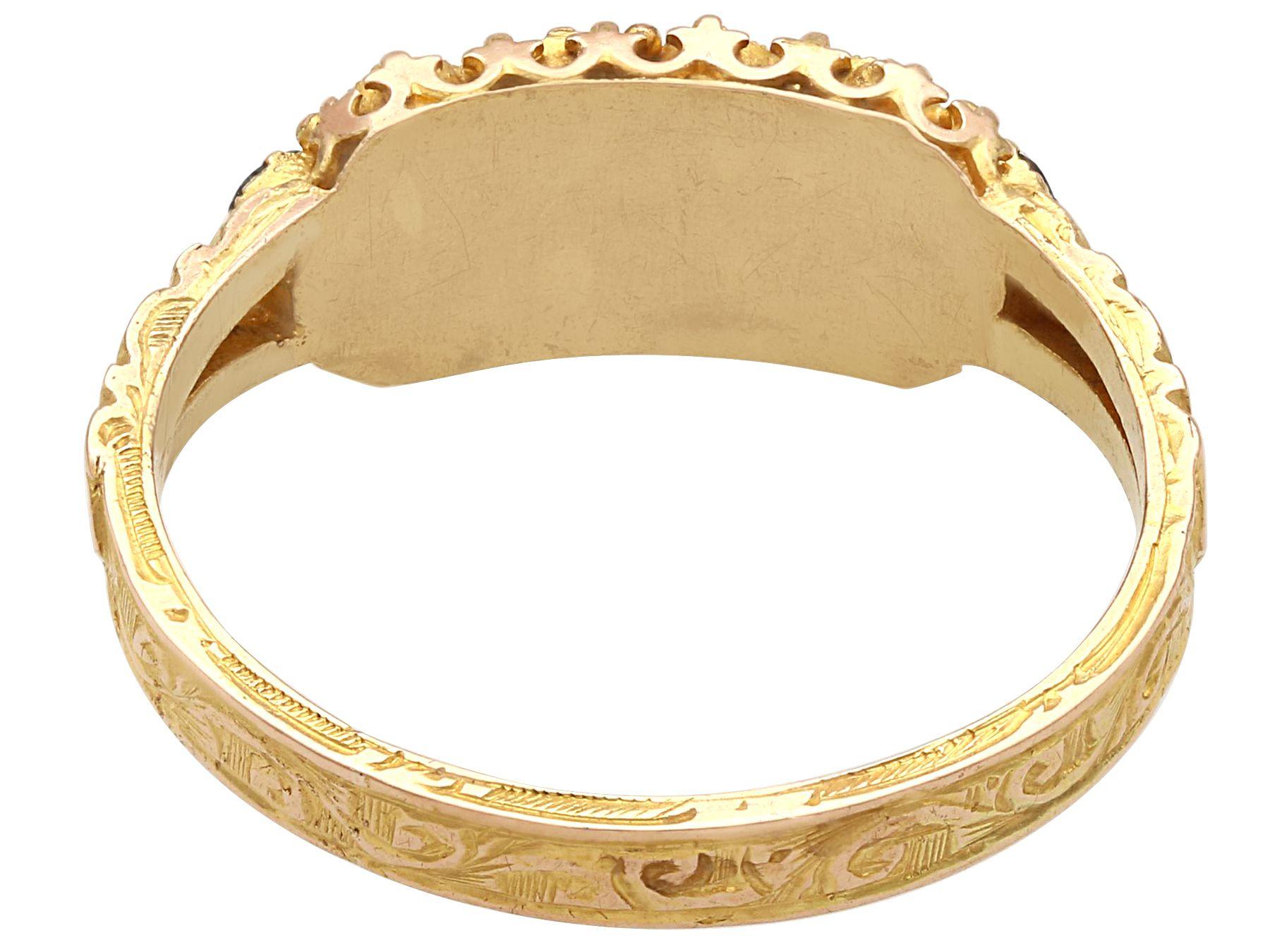 Taille ronde Bague cocktail victorienne en or jaune, perle, émeraude et améthyste en vente