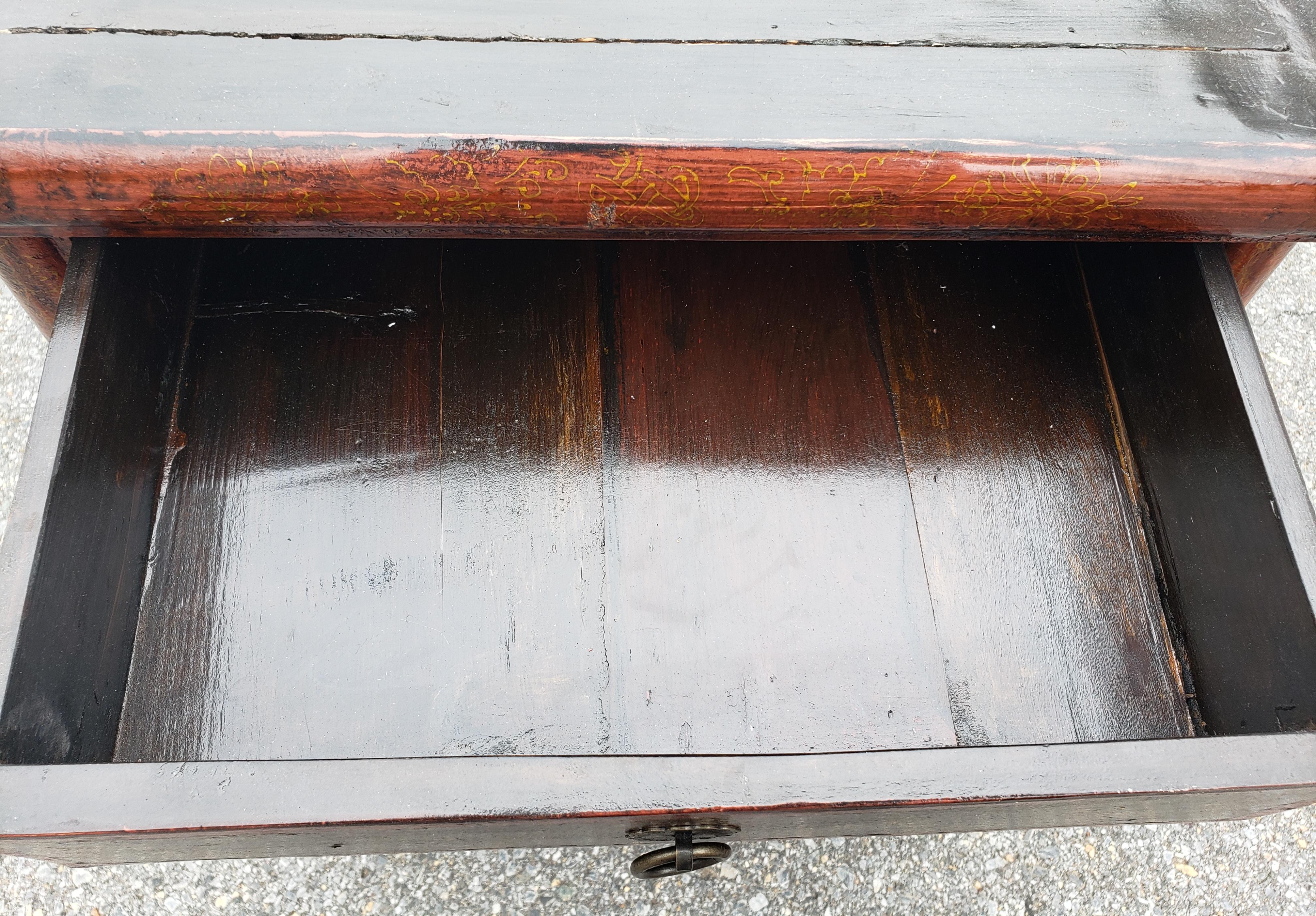 Mobile laterale in legno di yumu decorato con pelle di squalo e laccato rosso del 1870 In condizioni buone in vendita a Germantown, MD