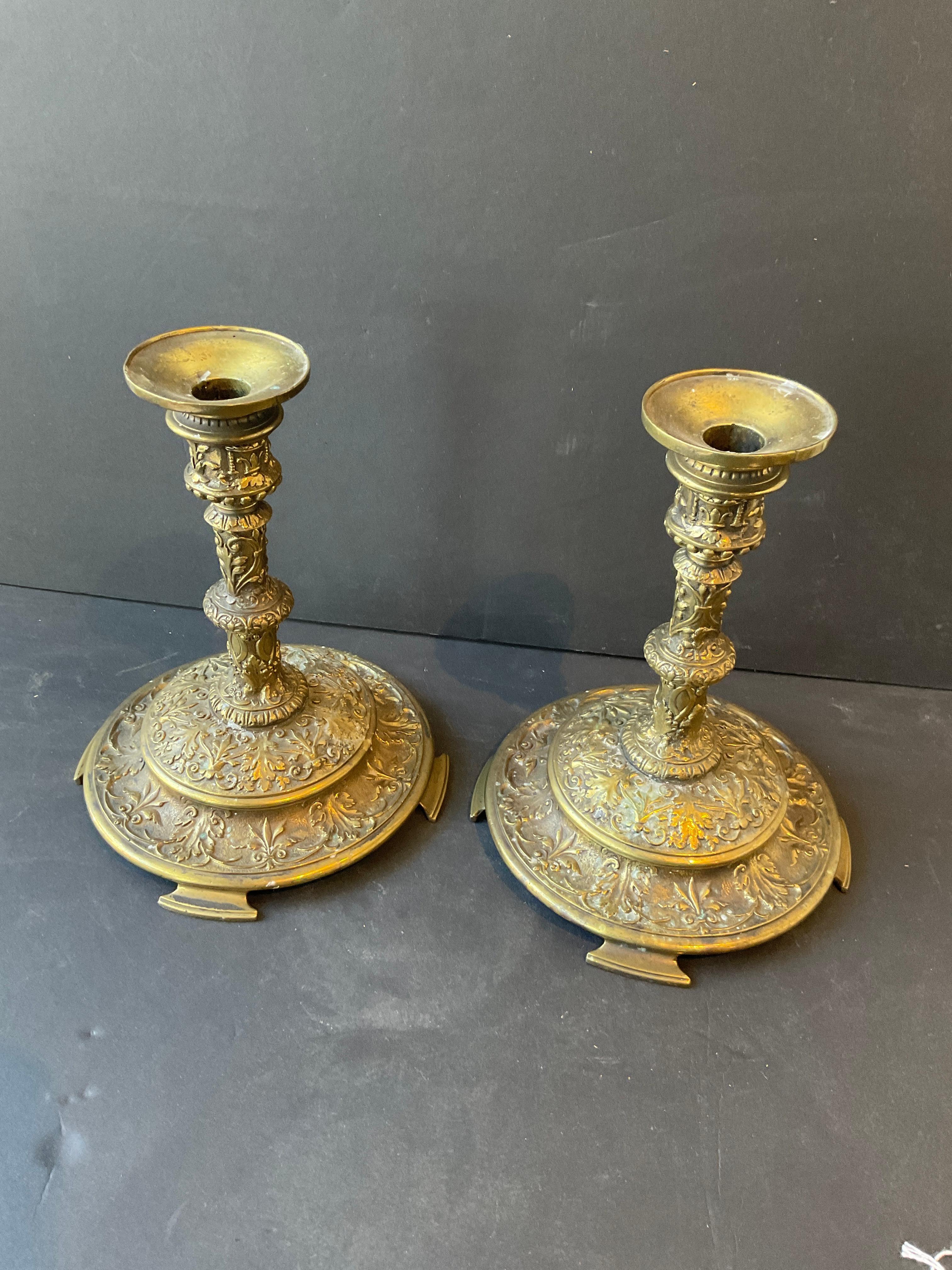 Candelieri in ottone rinascimentali del 1870.