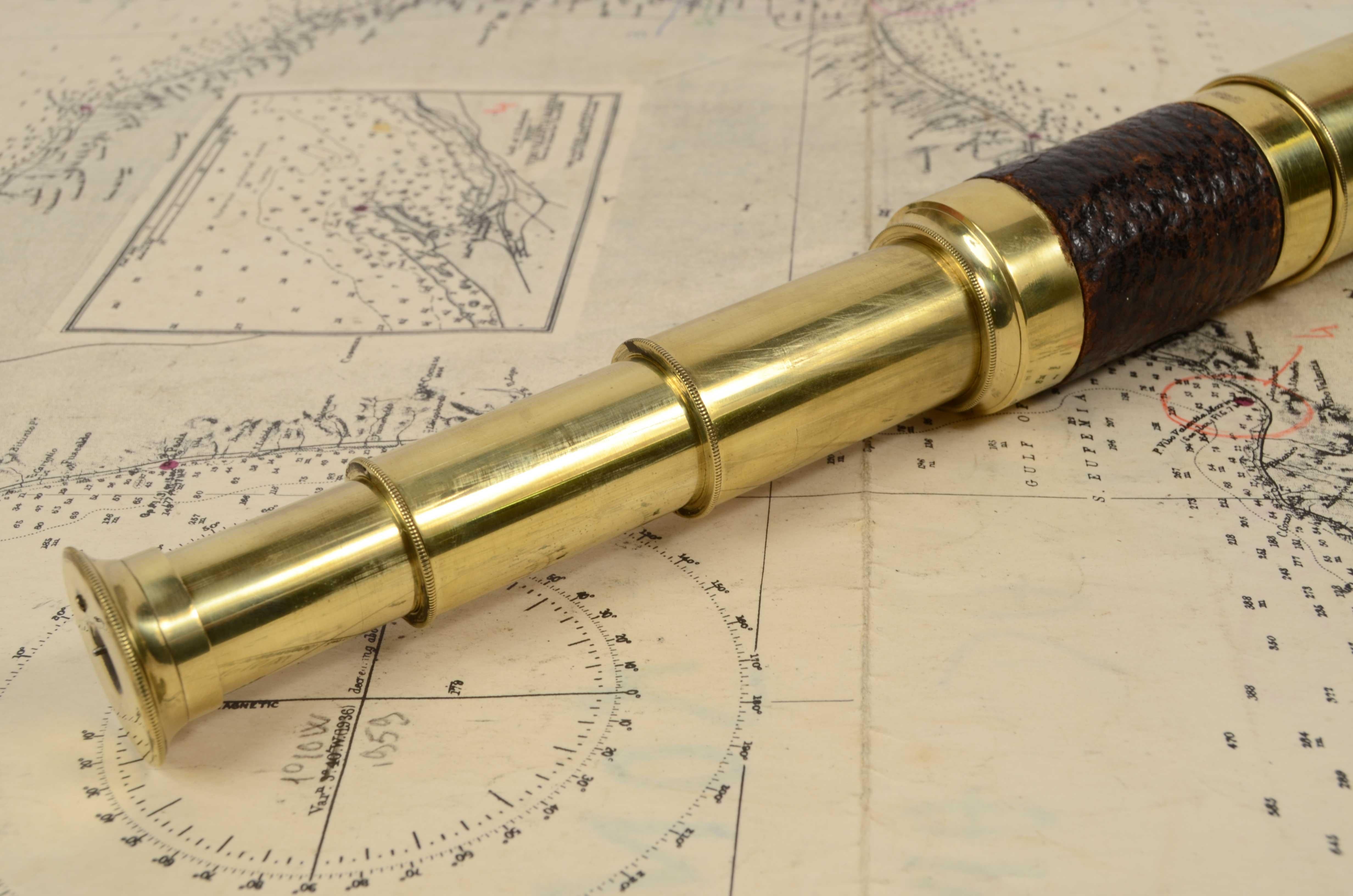 1870s Small Brass and Leather French Telescope Antique Marine Navigation Tool In Good Condition In Milan, IT