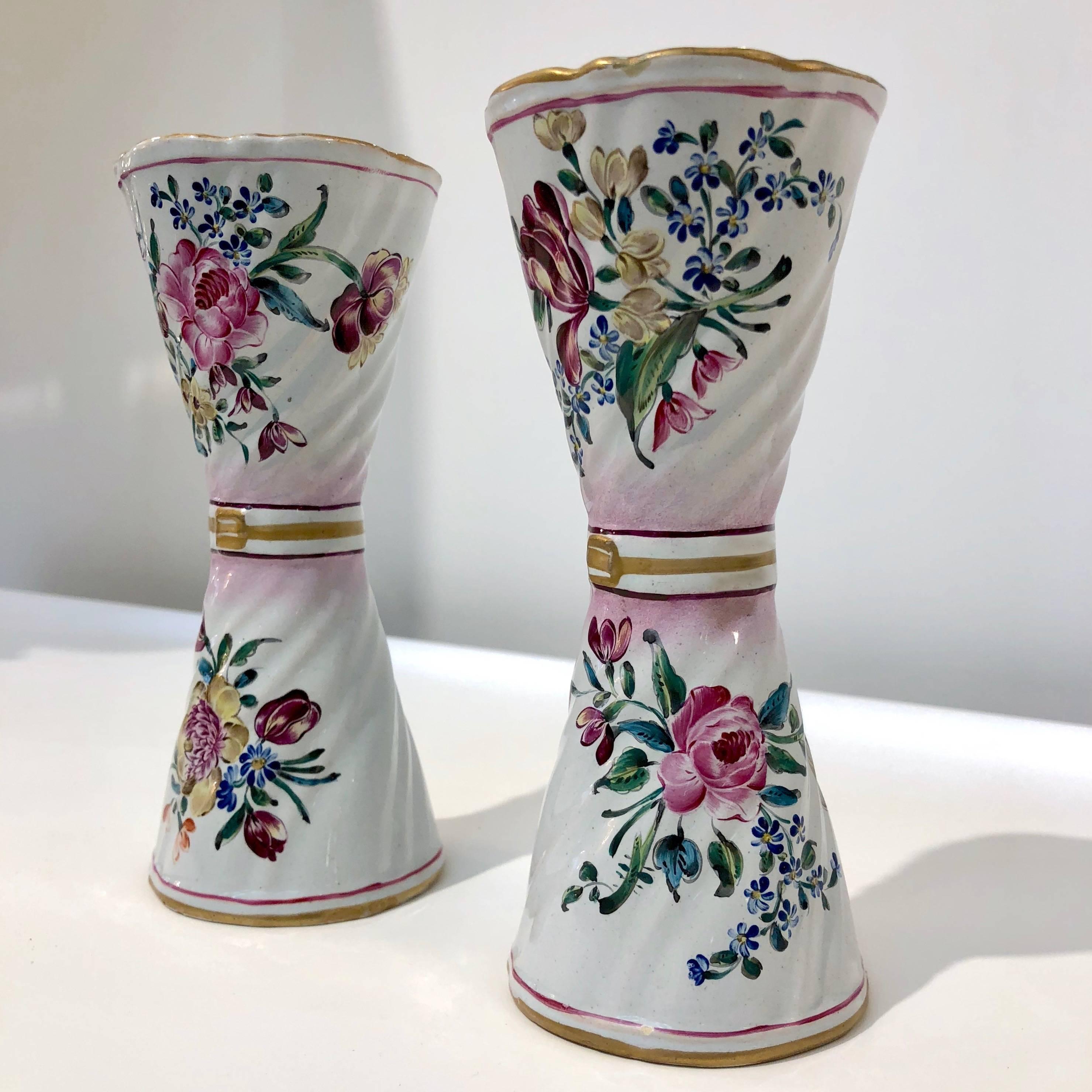 1870s St. Clement French Faience Majolica Pair of White Pink Flower Vases For Sale 1