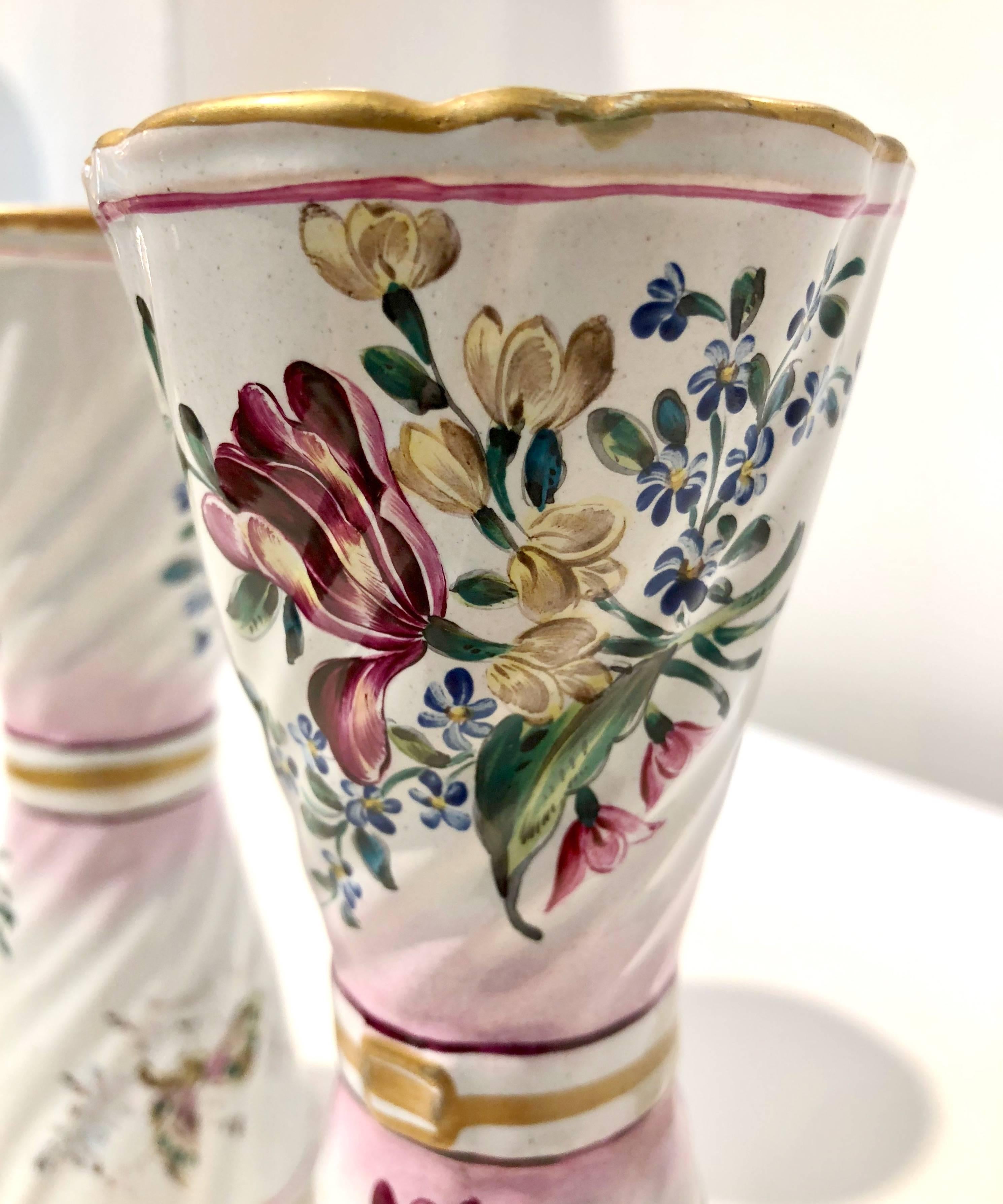 1870s St. Clement French Faience Majolica Pair of White Pink Flower Vases For Sale 3