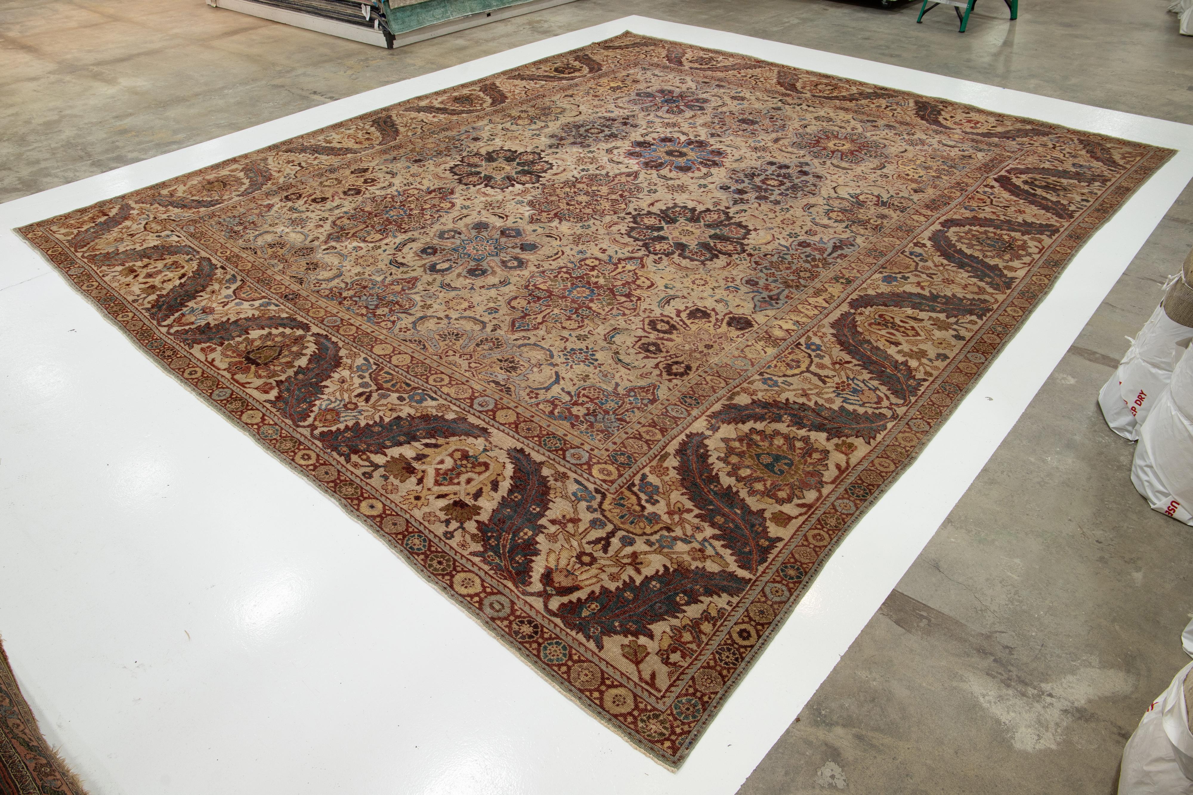 1870er Jahre Einzigartiger antiker persischer Sultanabad-Teppich aus beiger Wolle mit floralem Design (19. Jahrhundert) im Angebot