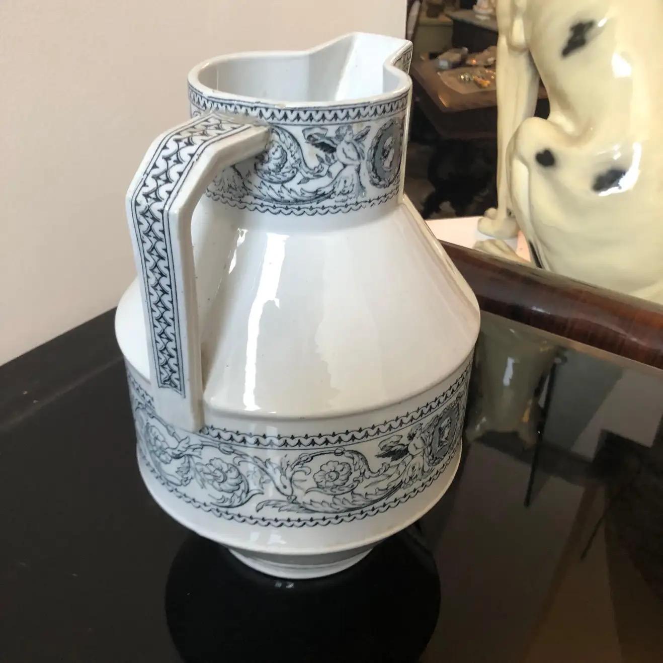 1870s Victorian Aesthetic-Style Blue & White English Ceramic Jug For Sale 2