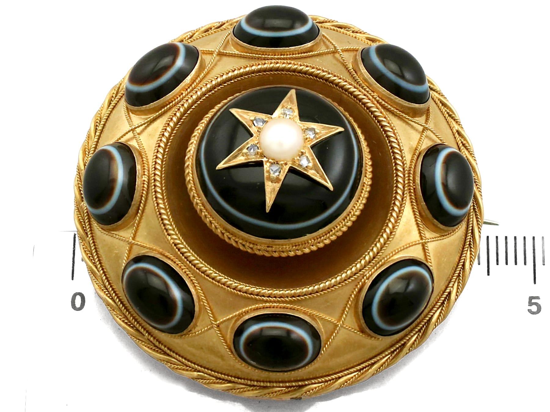 Broche de deuil victorienne en or jaune avec agate et perles de rocaille, diamants, années 1870 en vente 3