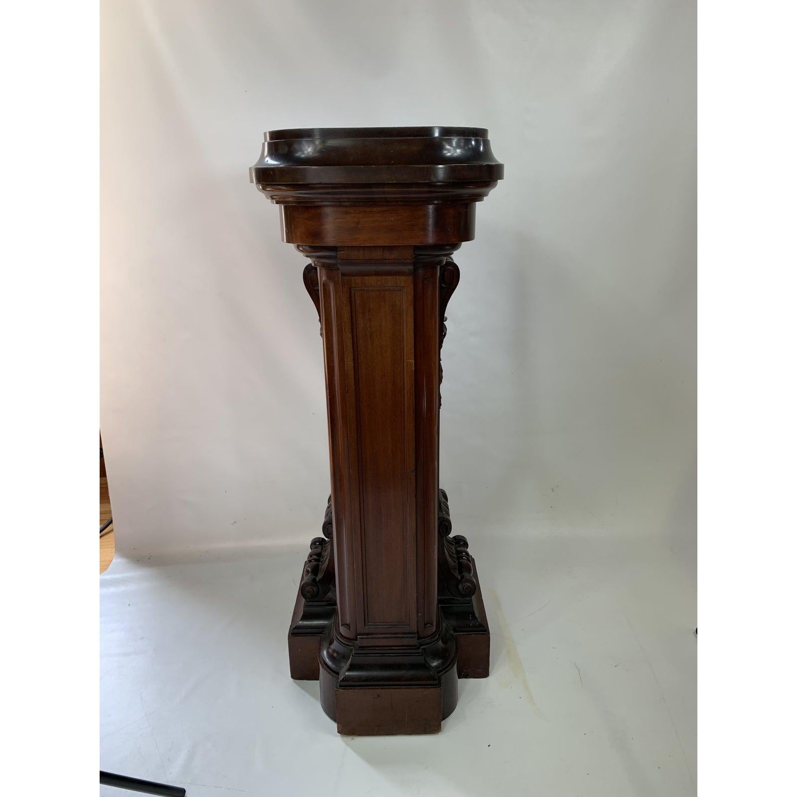 1870s Victorian Carved Mahogany Pedestal In Good Condition In Esperance, NY