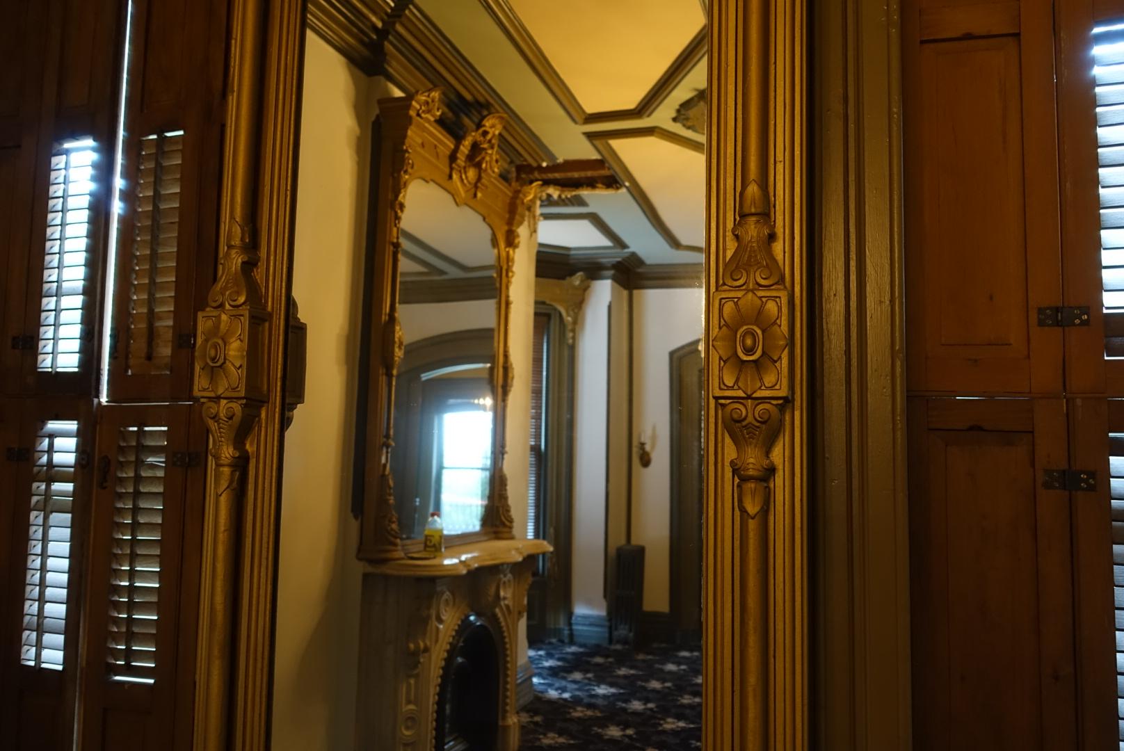 1870s Victorian Gold Pier Mirror Brooklyn Brownstone Marble Shelf For Sale 6