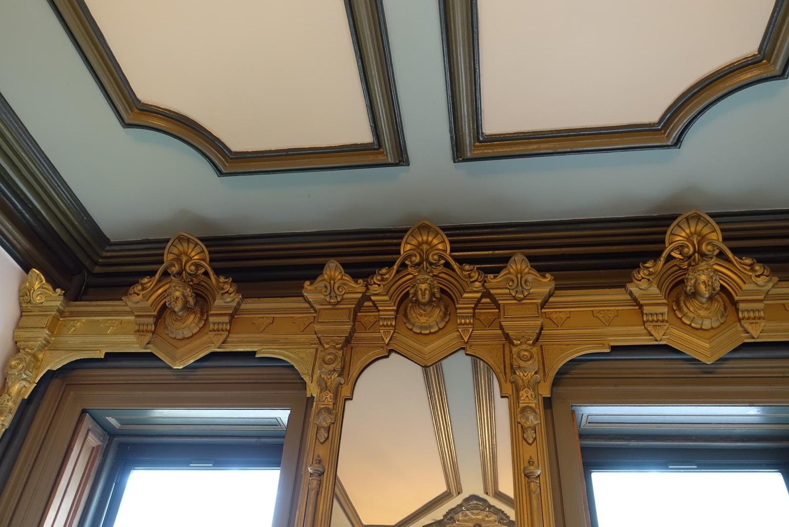 1870s Victorian Gold Pier Mirror Brooklyn Brownstone Marble Shelf For Sale 8