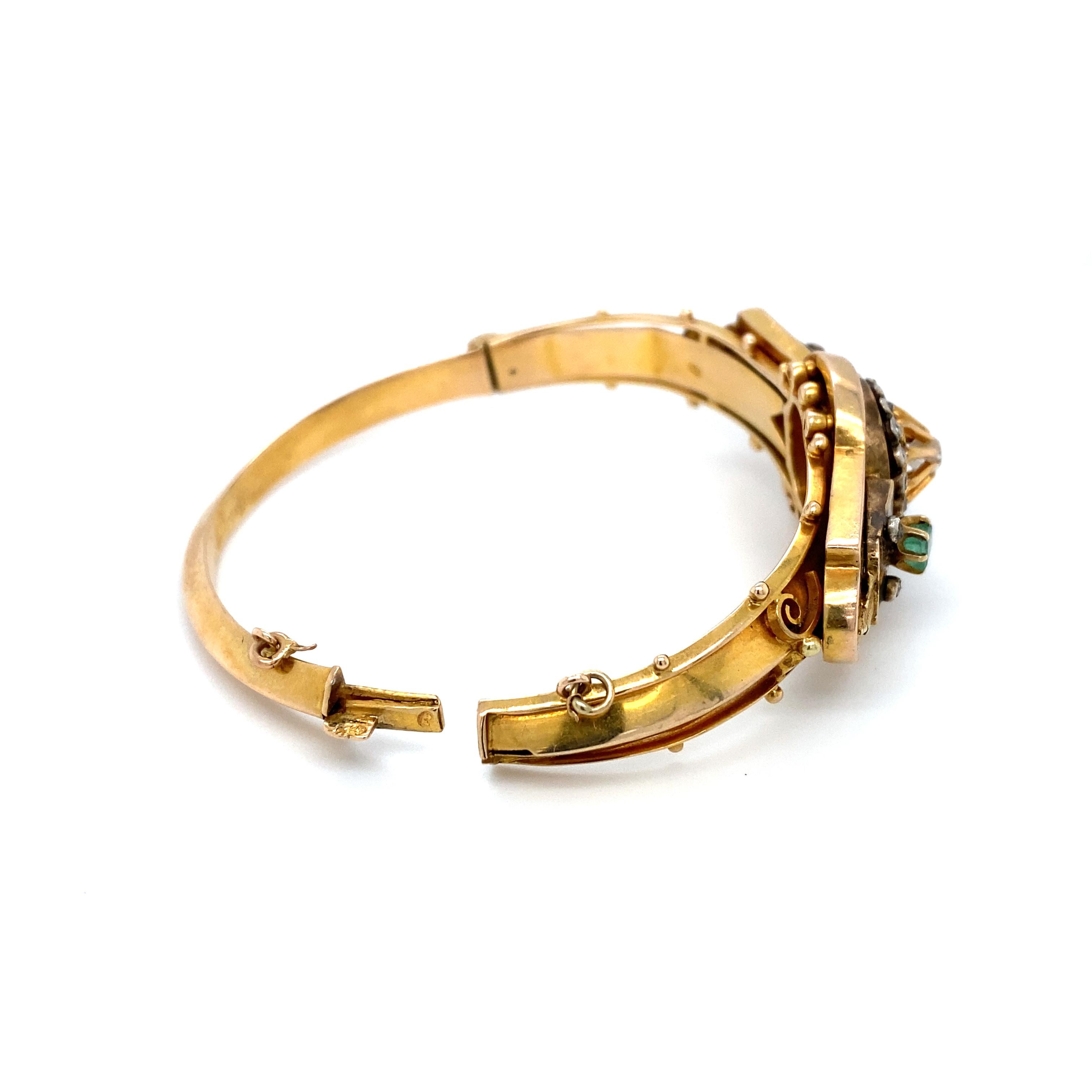 Bracelet à charnières victorien des années 1870 avec diamants et émeraudes en or 15 carats en vente 1