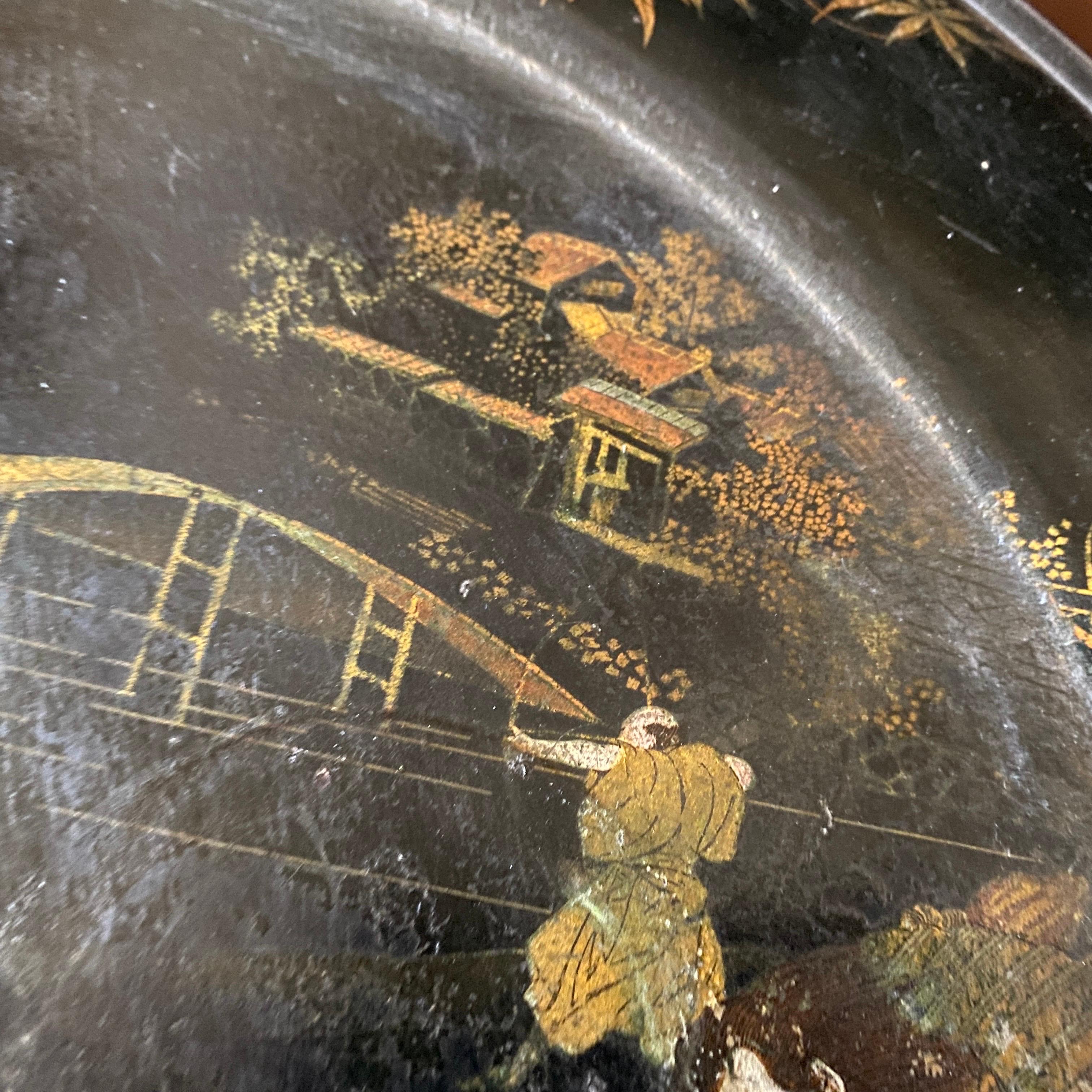1870s Victorian Orientalist Papier Maché English Tilt Top Side Table In Good Condition In Catania, Sicilia