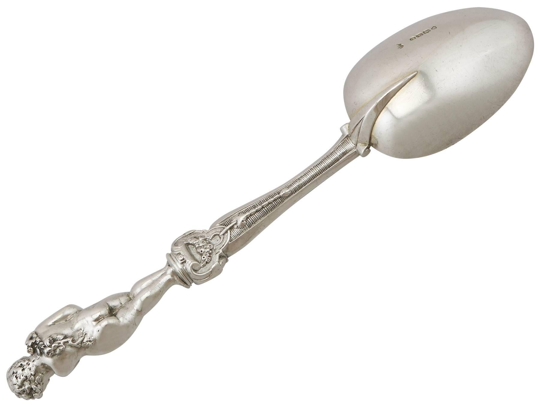English 1870s Victorian Pair of Sterling Silver Serving Spoons