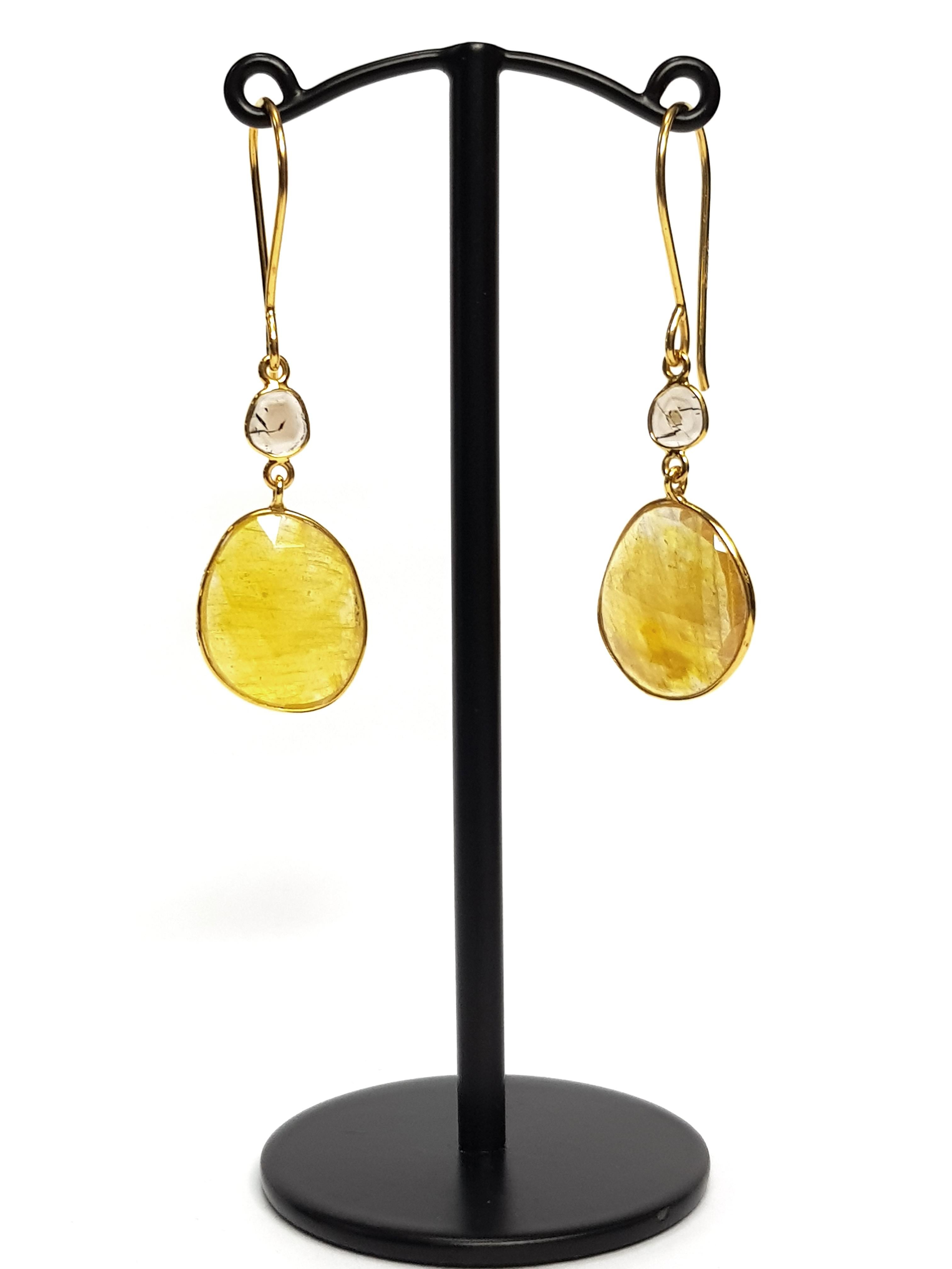 Contemporary 18.72 Carats Rose Cut Sapphire Diamond 18 KT Yellow Gold Artisan Earrings For Sale