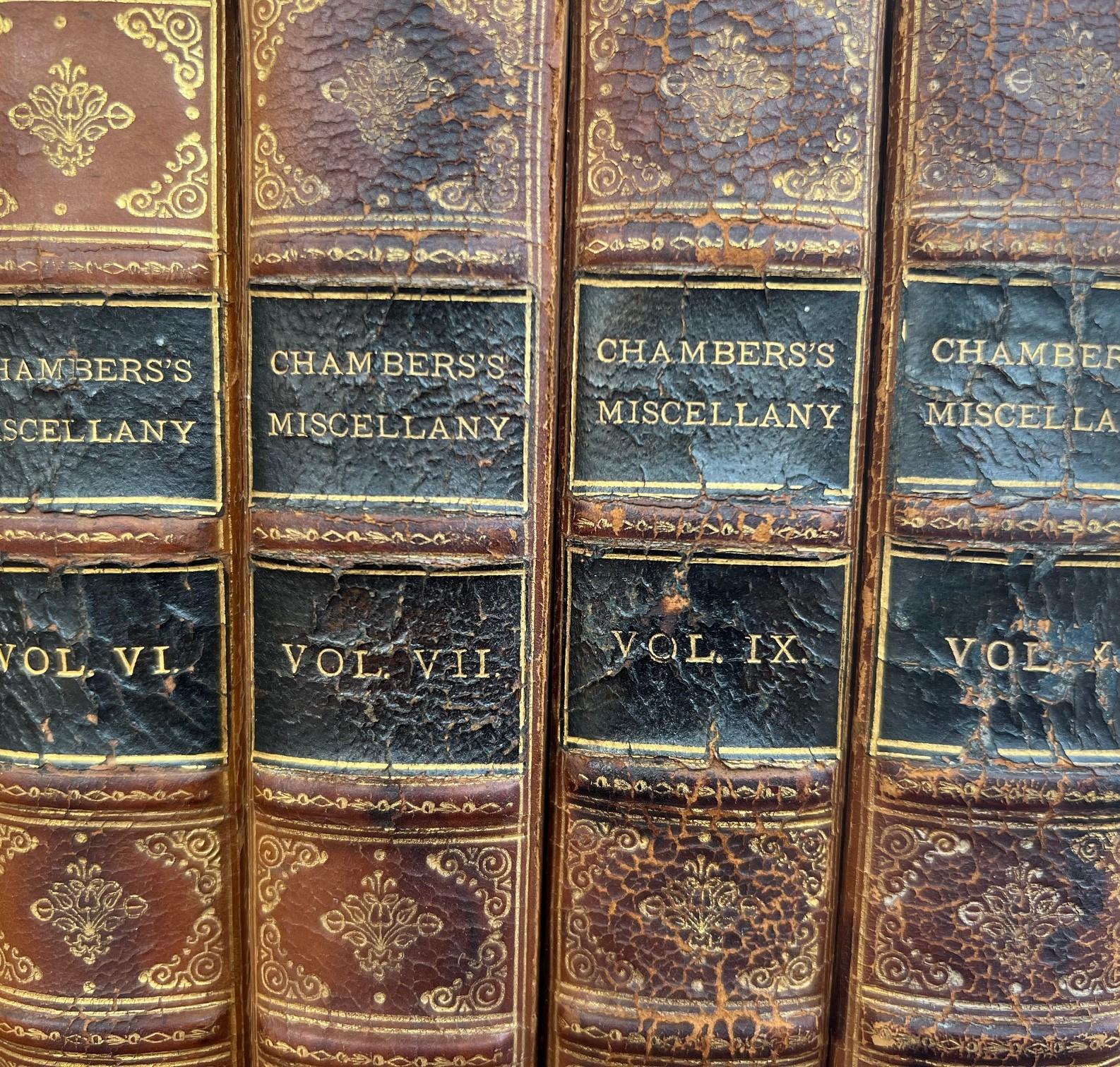 Édouardien 1872 Chambers's Miscellany of Instructive and Entertaining Tracts - 8 volumes en vente