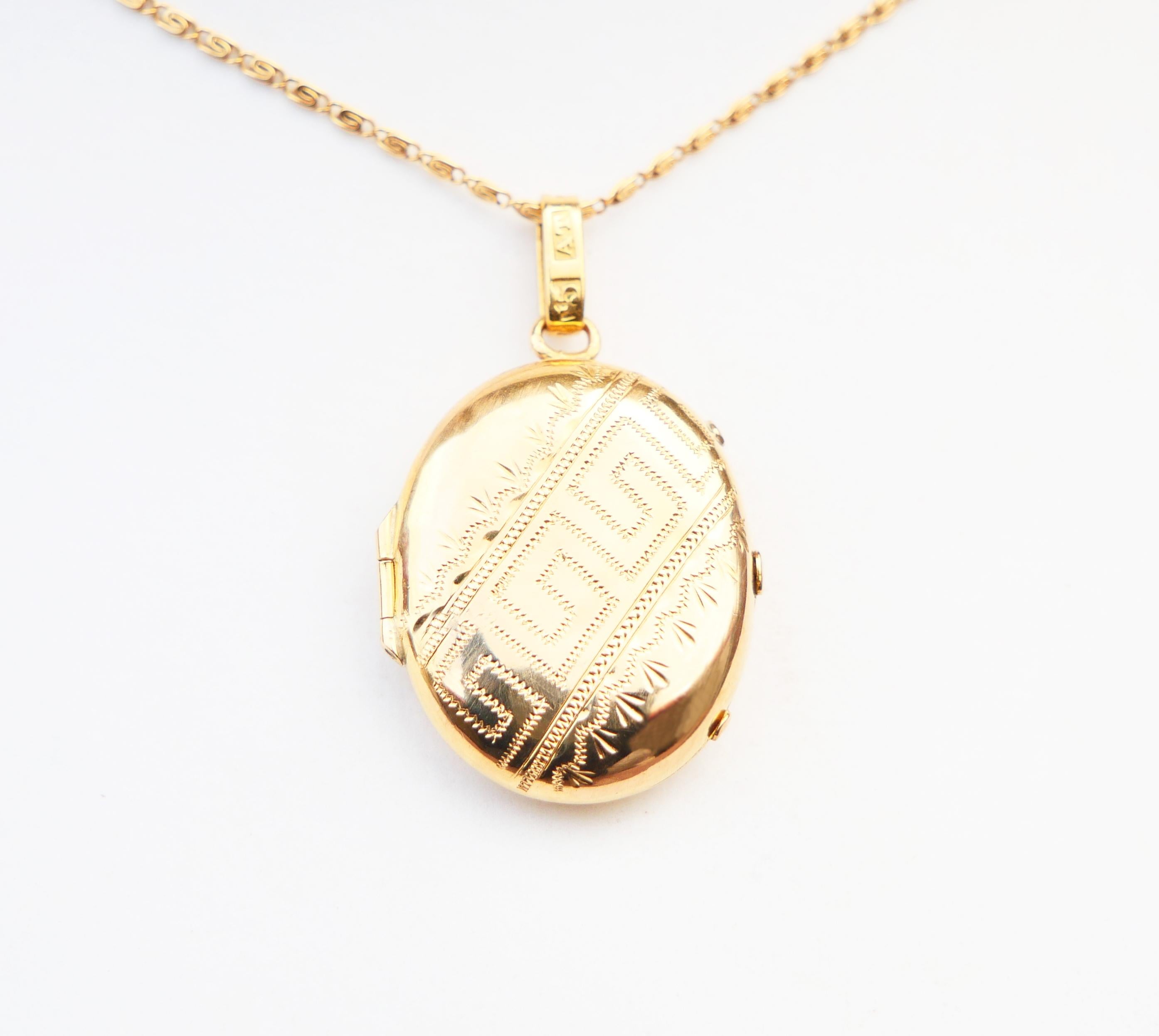 Greek Revival 1873 Nordic Pendant Picture Locket solid 18K Yellow Gold/ 3.25 gr For Sale