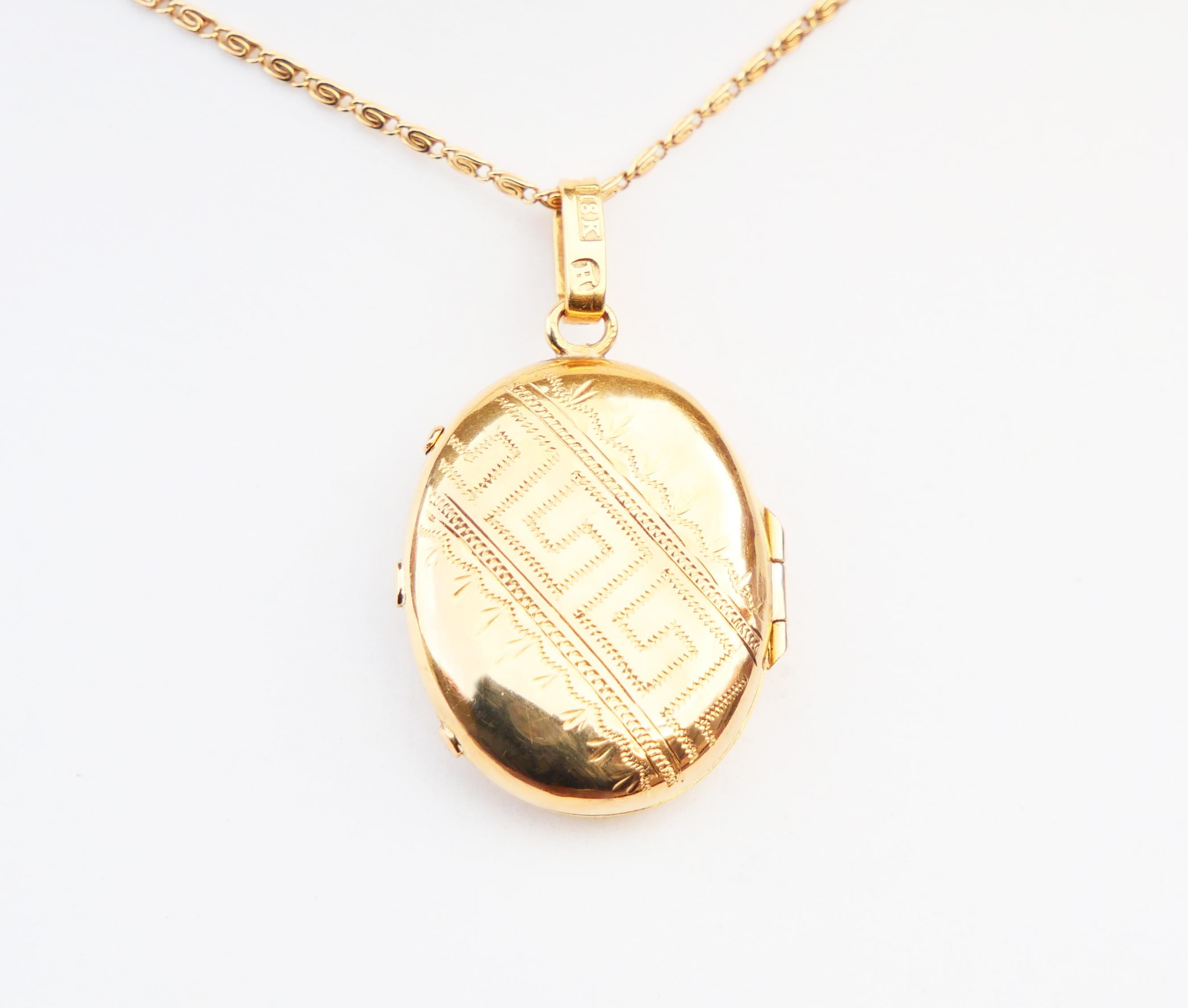 Women's or Men's 1873 Nordic Pendant Picture Locket solid 18K Yellow Gold/ 3.25 gr For Sale