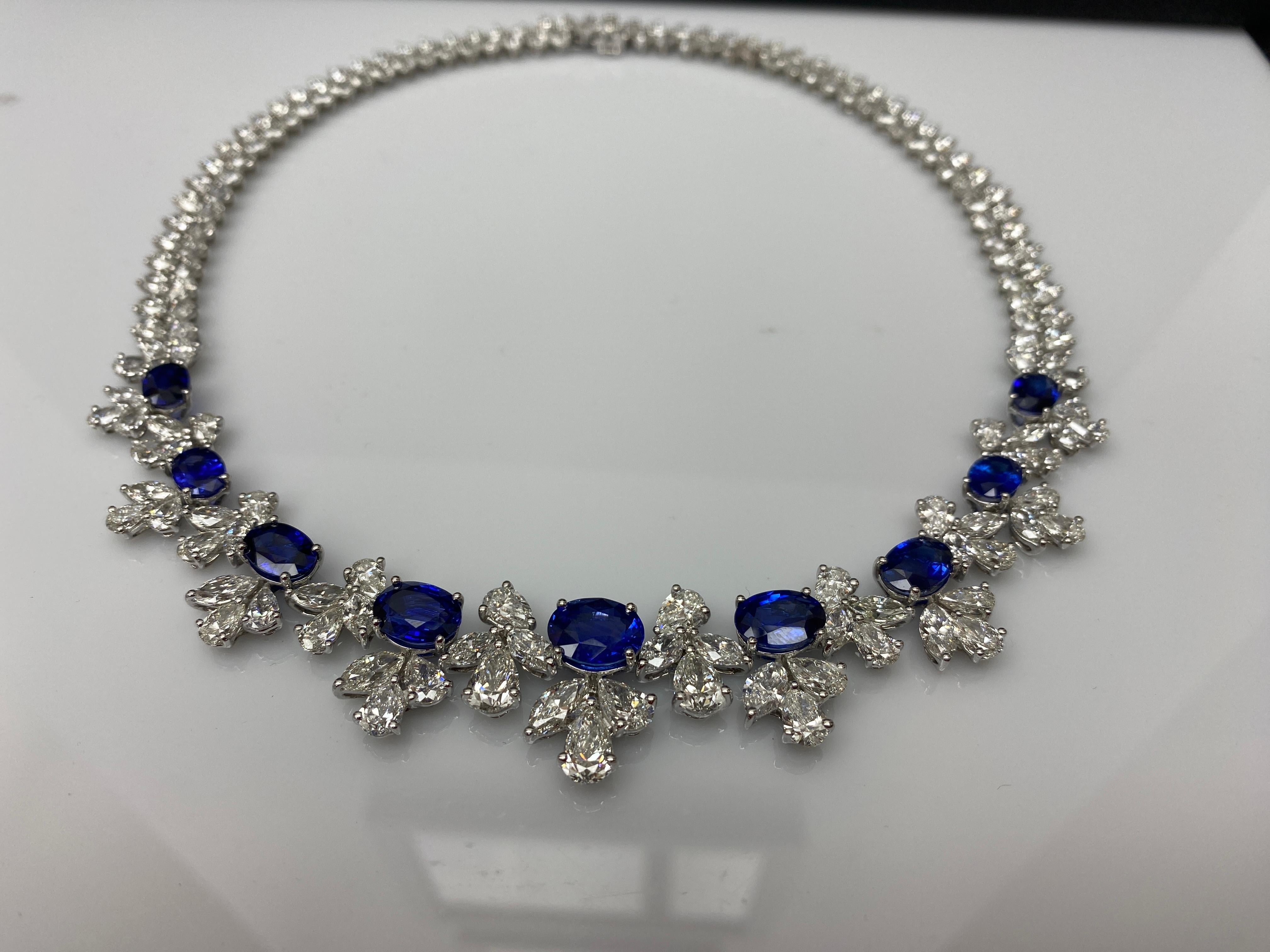 18,74 Karat Blauer Saphir und Diamant im Ovalschliff, Halskette aus Platin Damen im Angebot