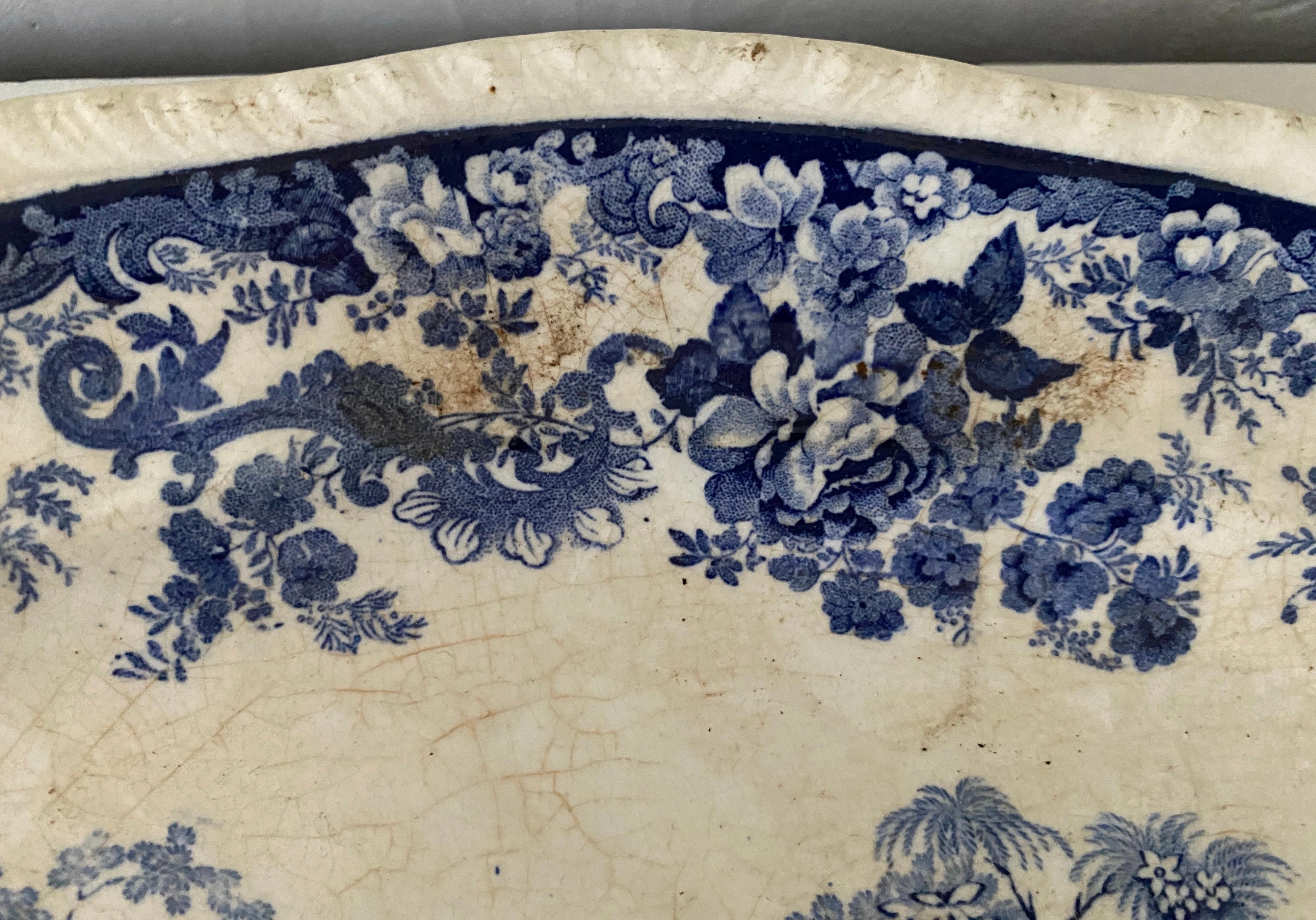 Chinoiseries Plat en porcelaine bleu et blanc de Minton de 1874 en vente
