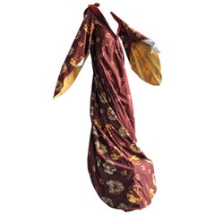 1875 Dramatische Ärmel & Watteau Rücken Robe Déshabillé In Victorian Floral Print