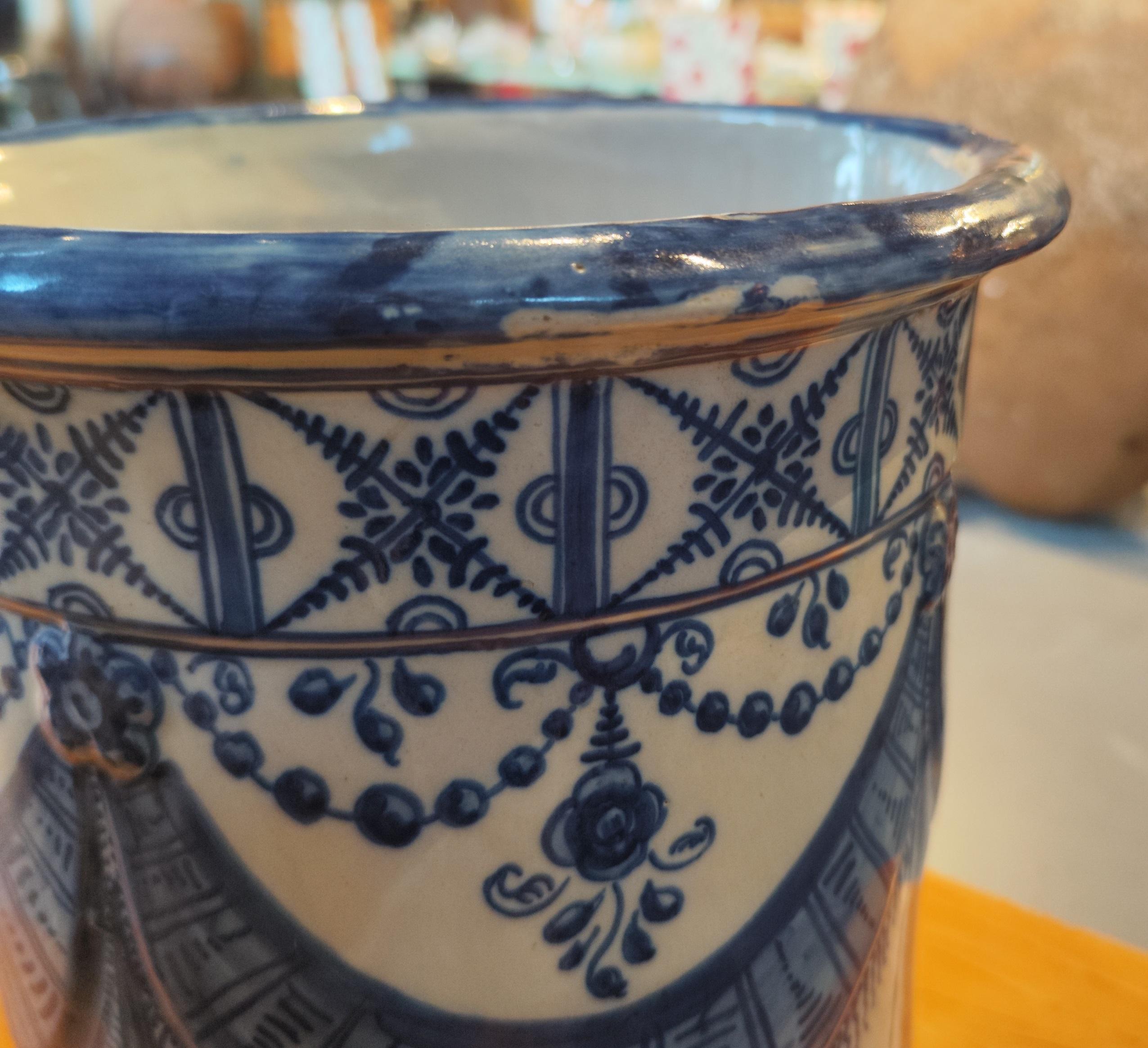 1875´s Talavera Ceramics Signed on the Base with Garland Decoration For Sale 6