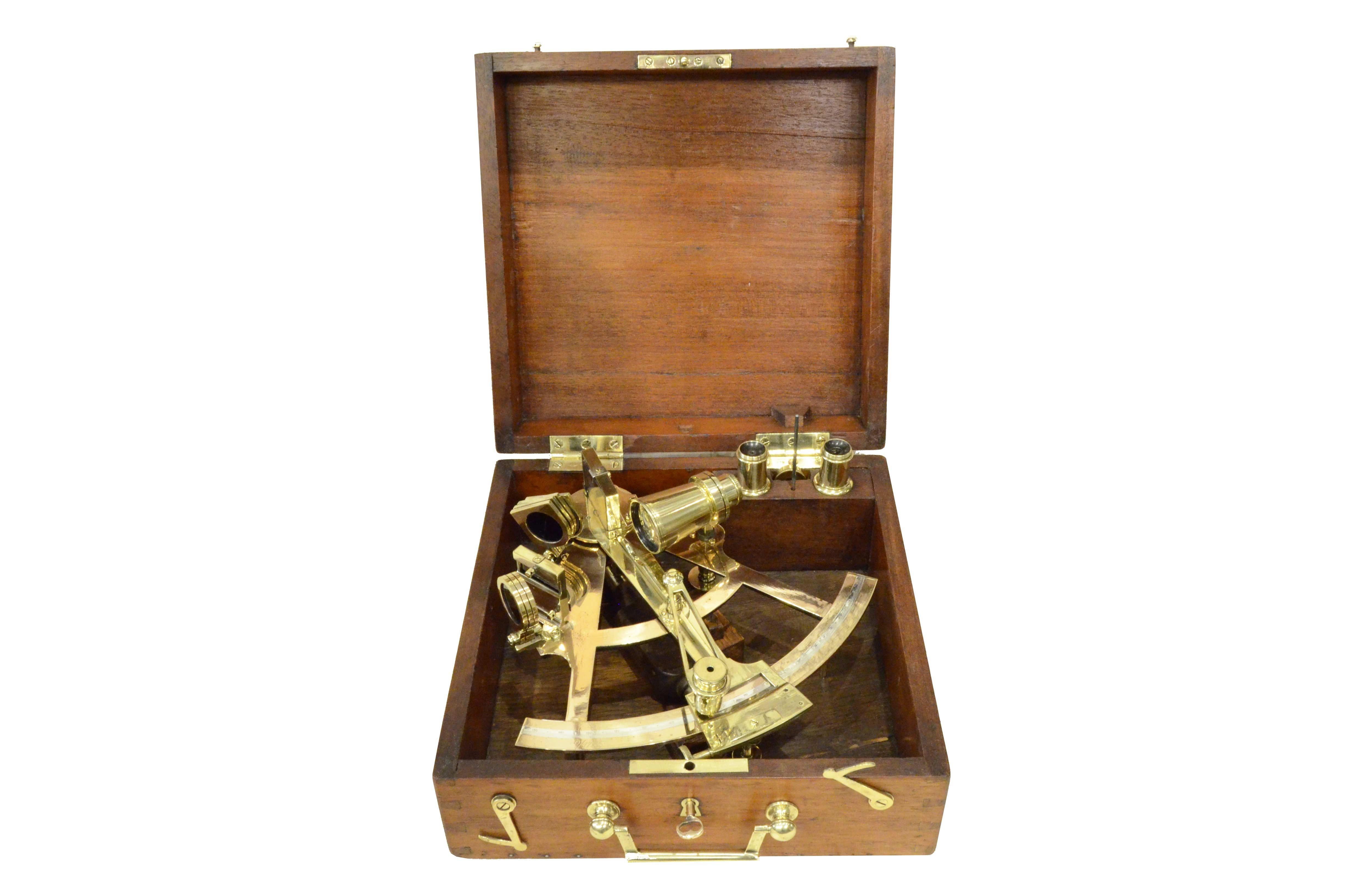 Brass sextant signed Negus New York, datable around 1875, finely manufactured instrument, complete with optics and housed in an elegant original square wood box with closing hooks and lock with brass key. 

Brass frame with engraved silver