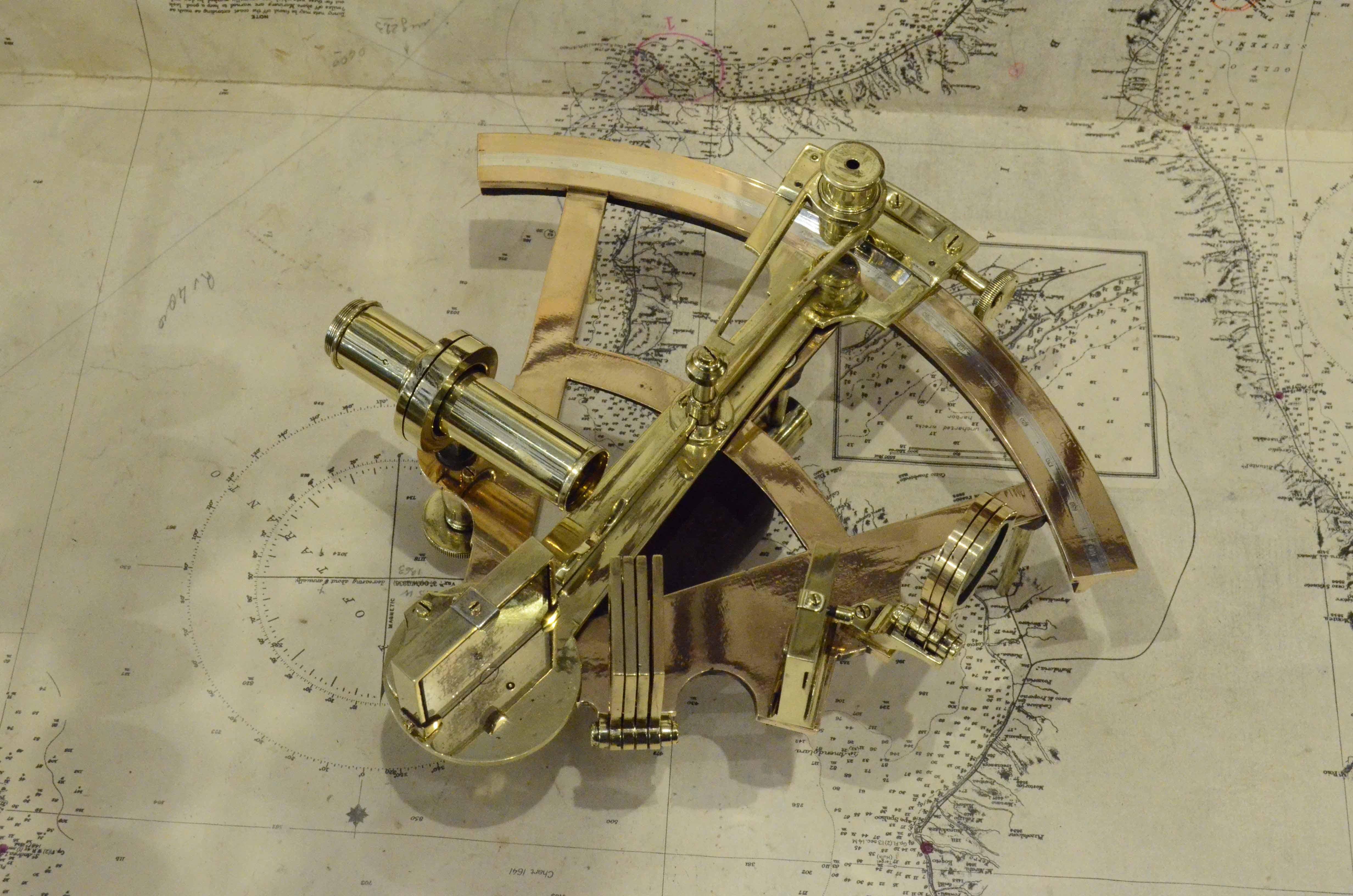 1875s Brass Sextant Signed Negus New York Antique Marine Navigation Instrument In Good Condition In Milan, IT