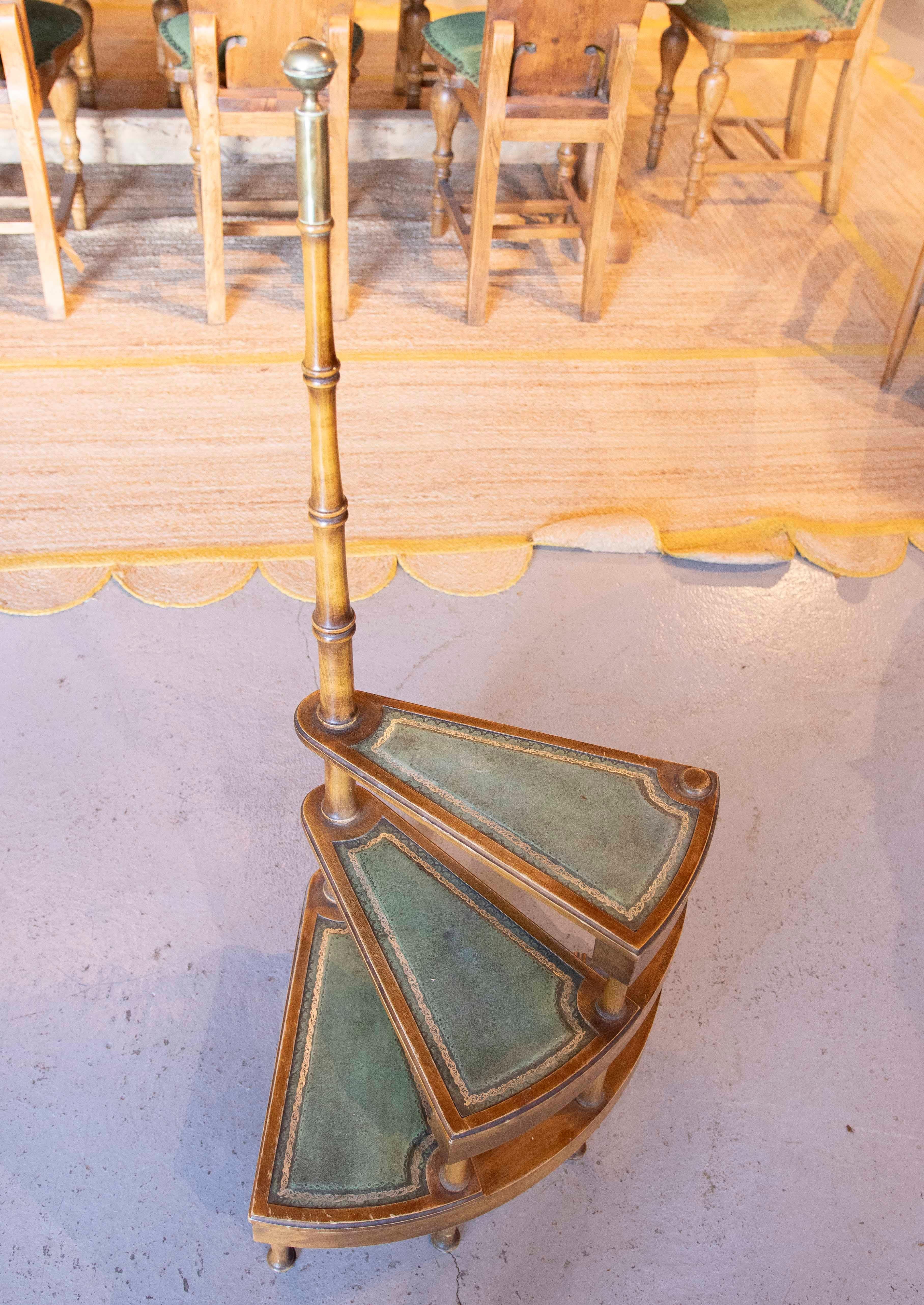 1875s English Spiral Library Staircase with Green Leather Trim For Sale 13