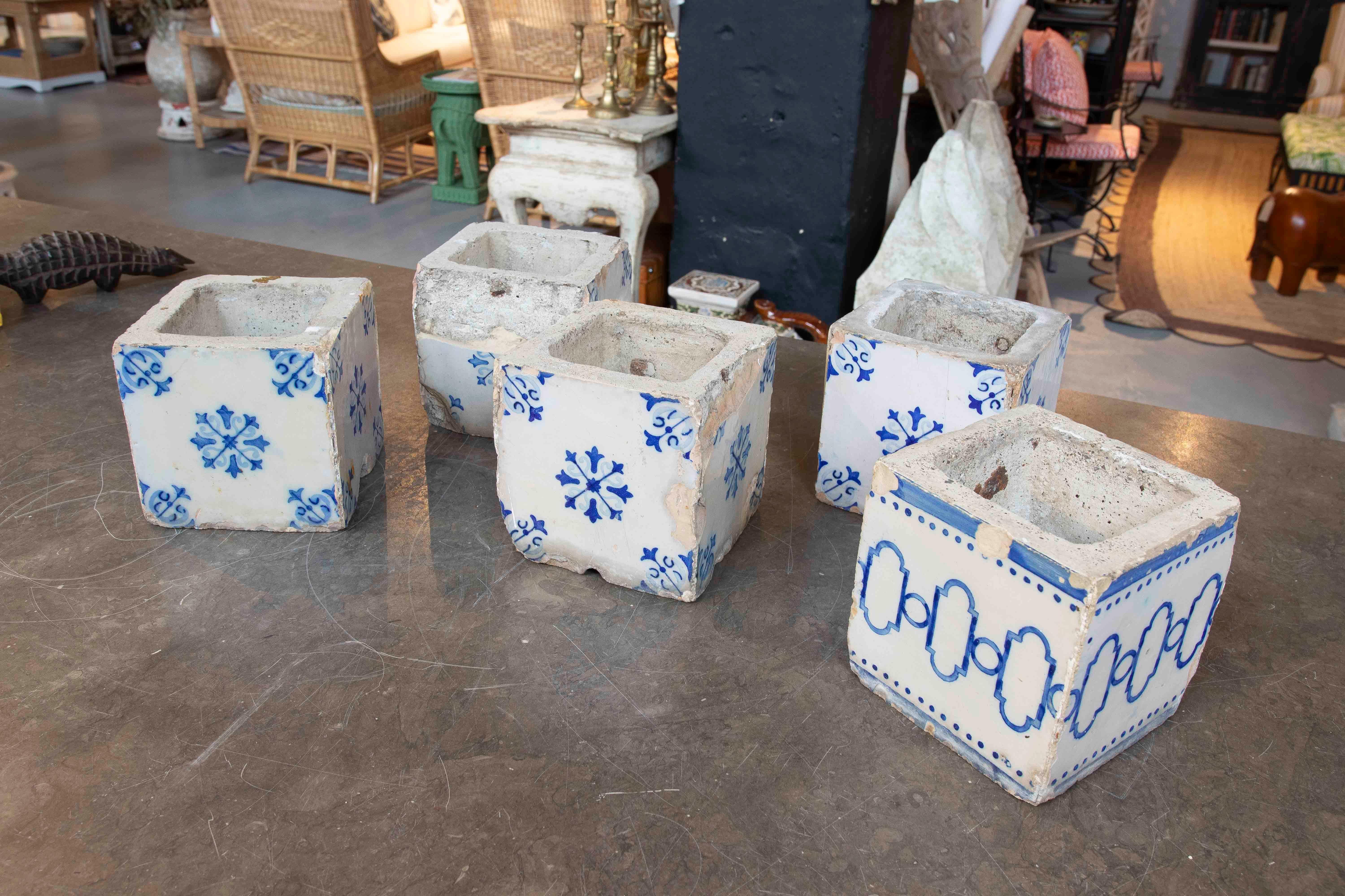 Set di vasi da fiori dipinti a mano del 1875 con piastrelle di ceramica antica In condizioni buone in vendita a Marbella, ES