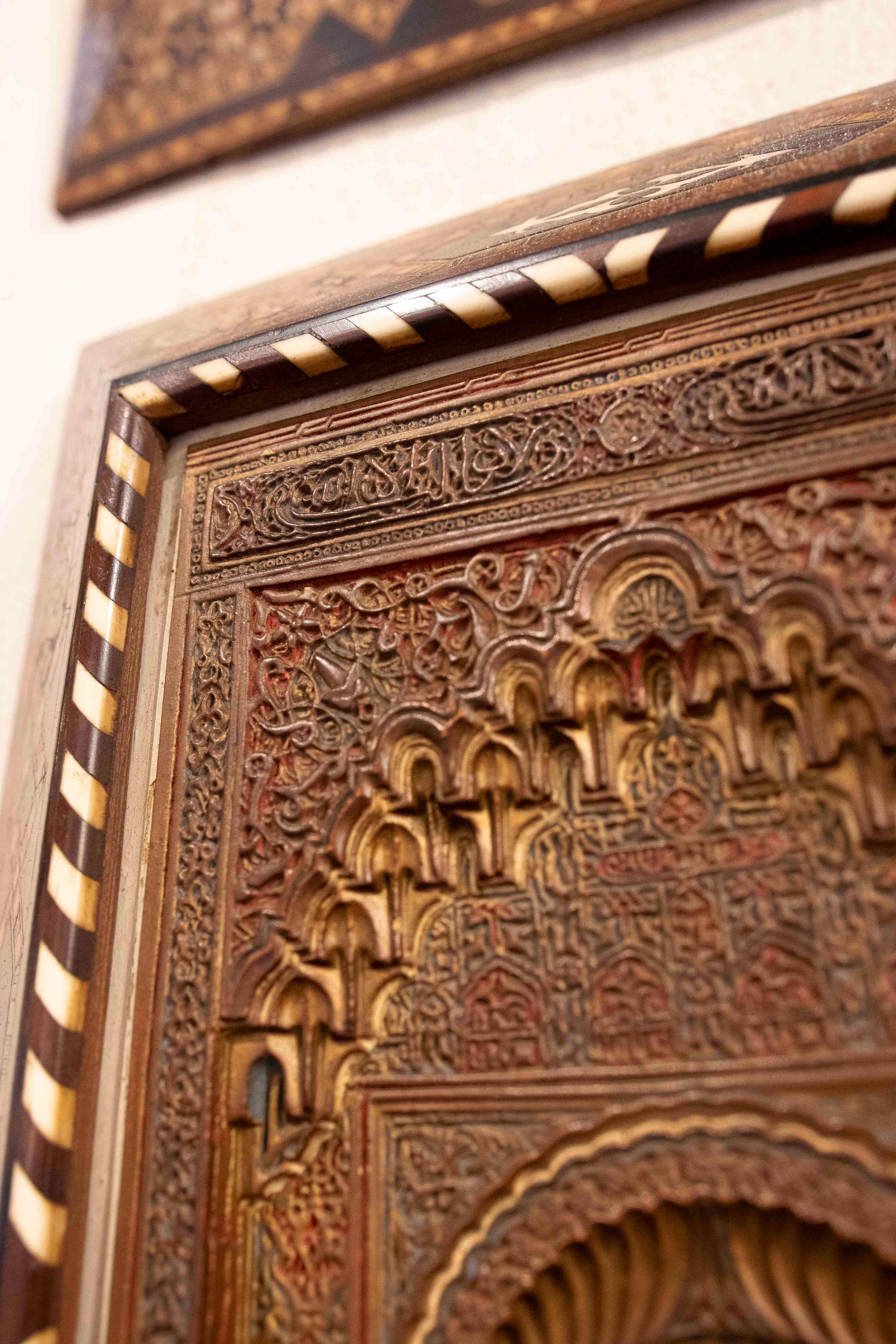 1875 Modelo de madera tallada a mano con marco de marquetería Estilo Árabe-Andaluz Madera en venta