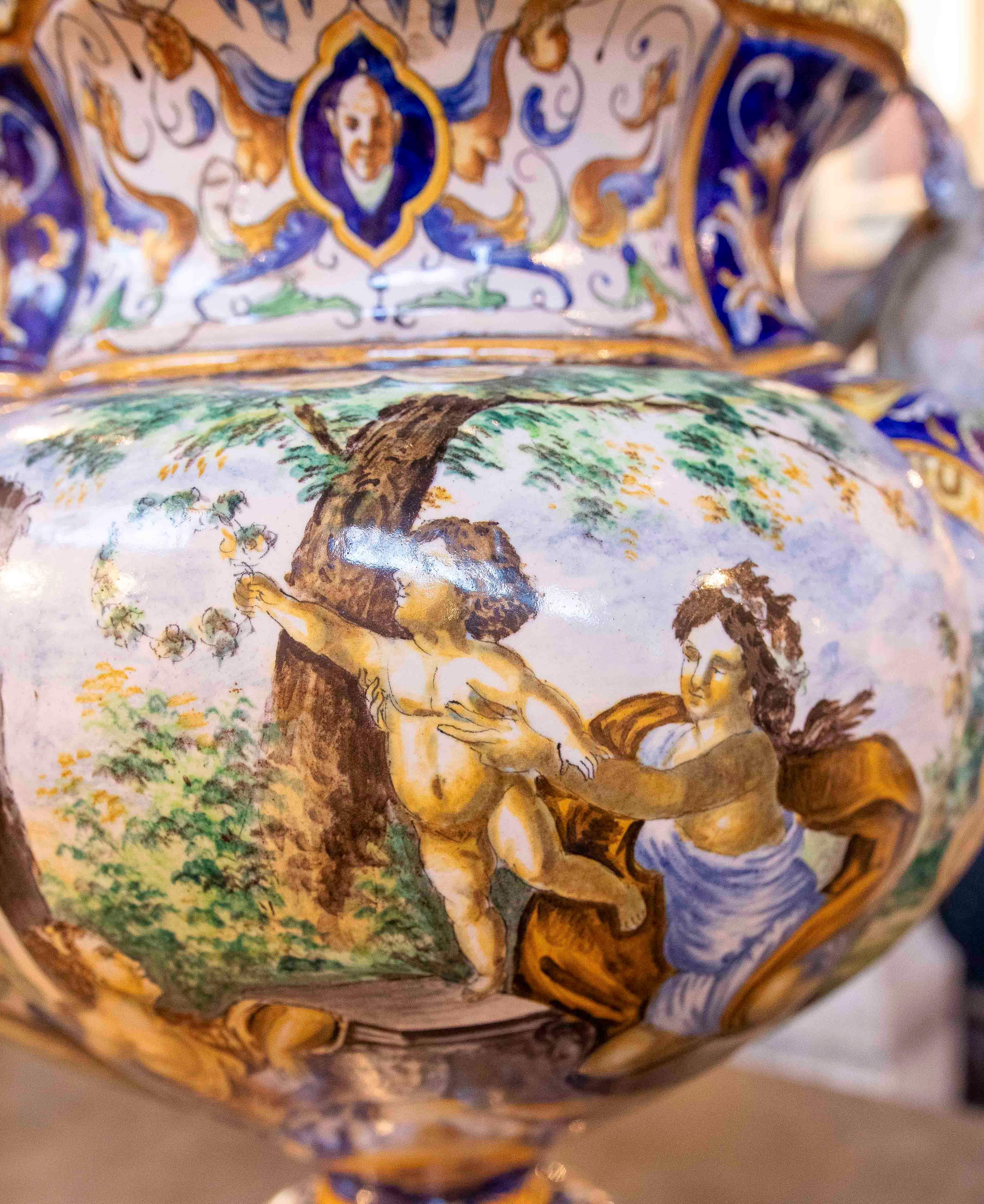 1875s Large Italian Polychrome Mmajolica Vase with Cherubs, Signed Gi. Battoji For Sale 7