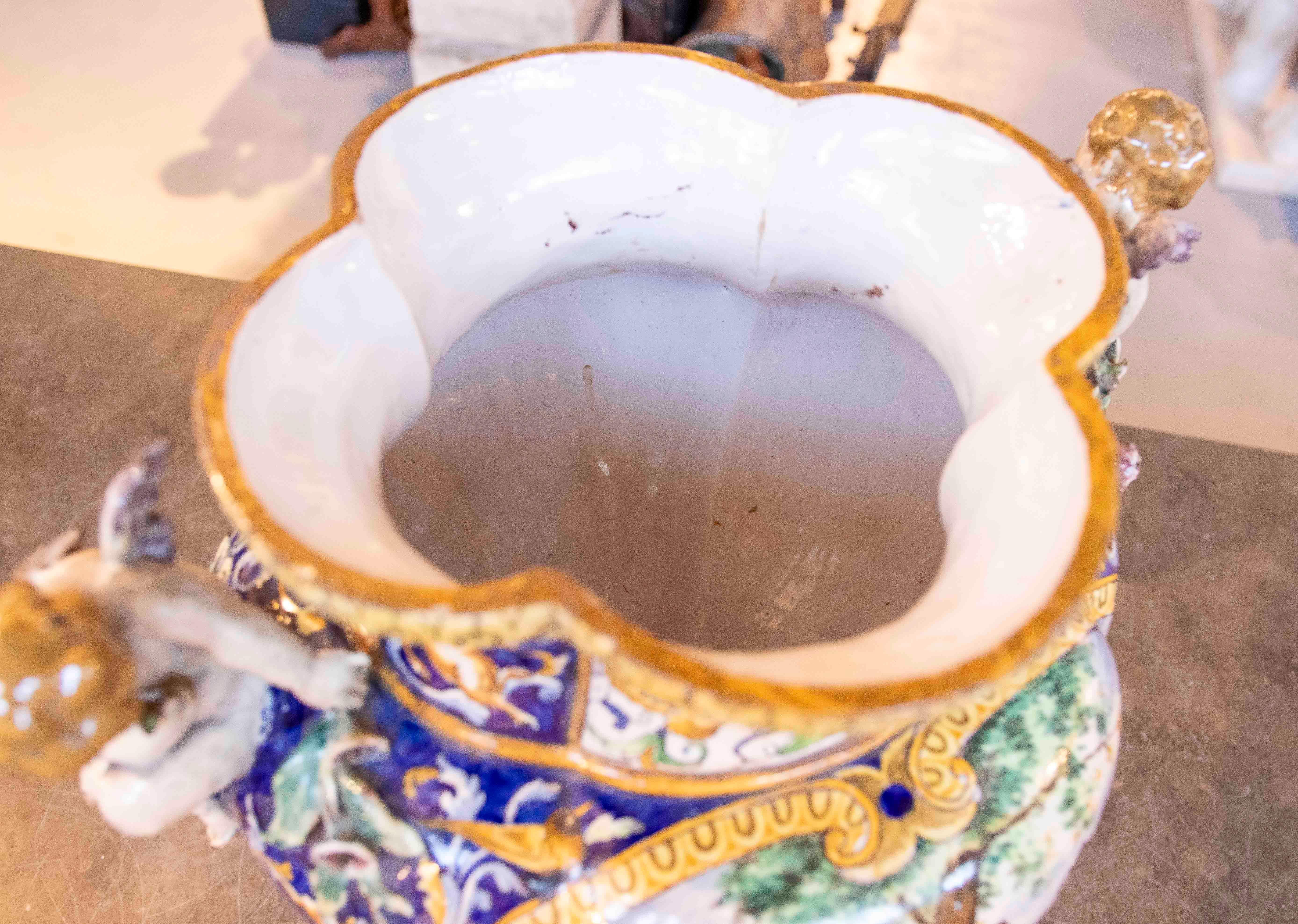 1875s Large Italian Polychrome Mmajolica Vase with Cherubs, Signed Gi. Battoji For Sale 10