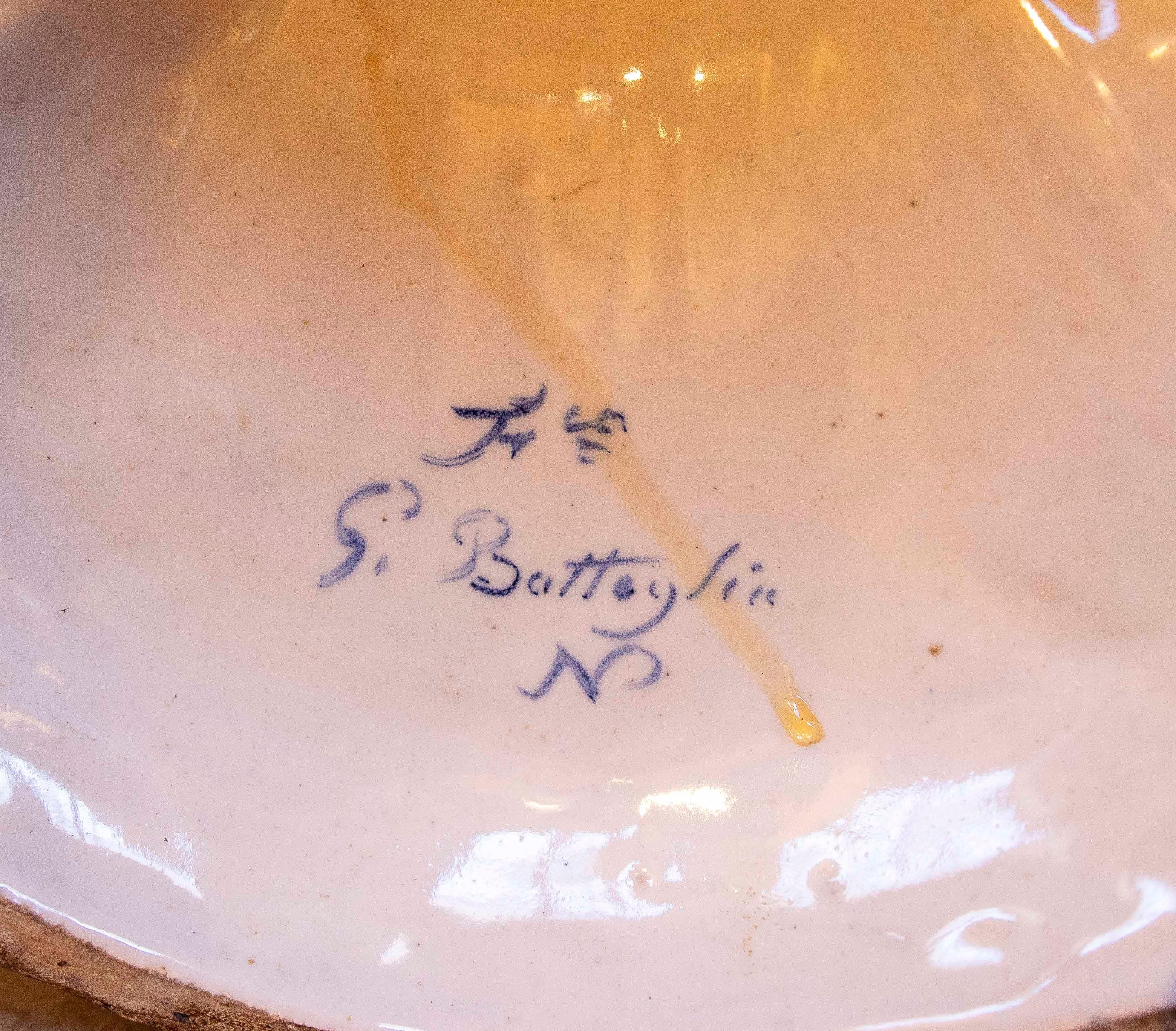 1875s Large Italian Polychrome Mmajolica Vase with Cherubs, Signed Gi. Battoji In Good Condition For Sale In Marbella, ES