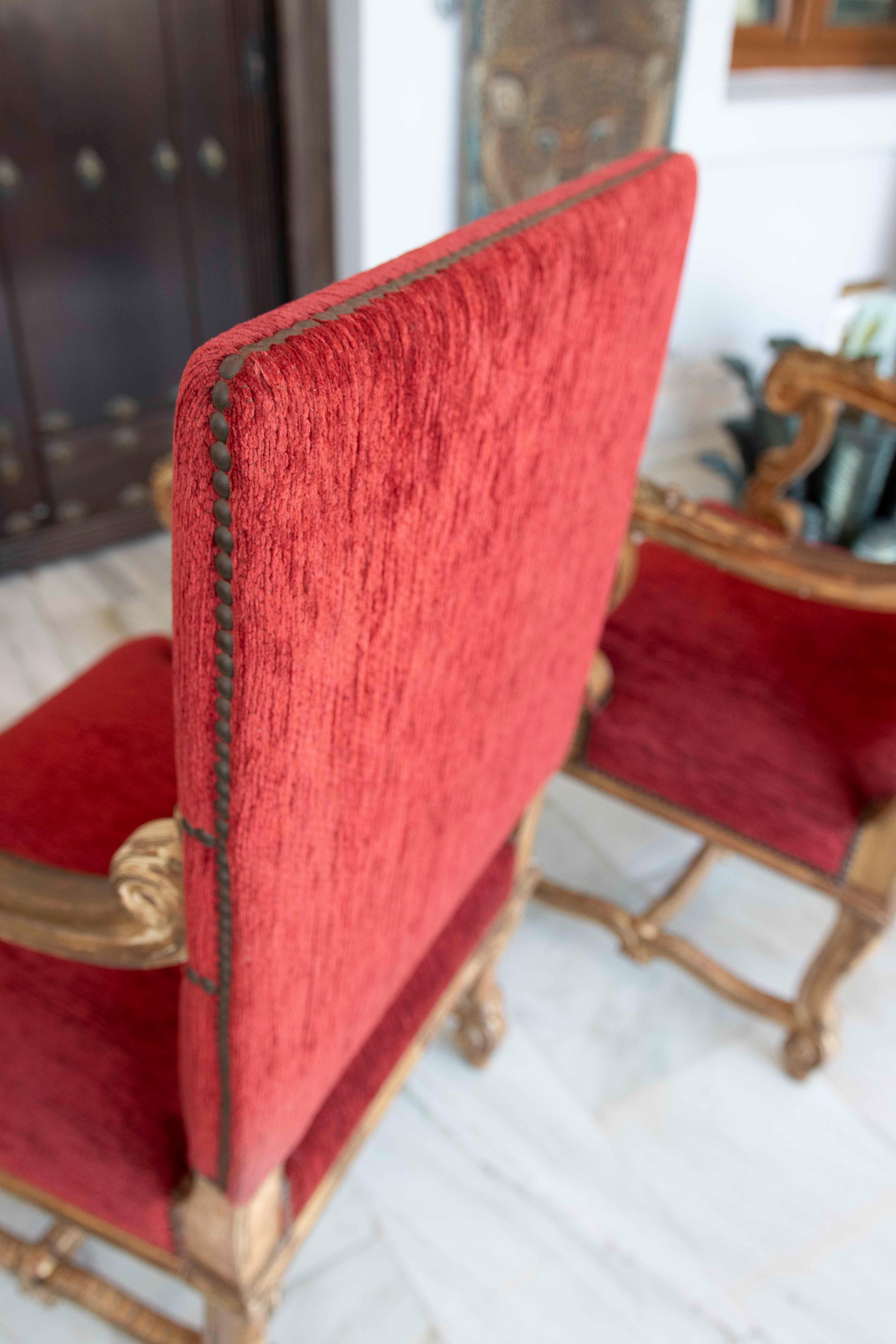 Coppia di poltrone Luigi XV del 1875 con rivestimento in velluto rosso in vendita 8