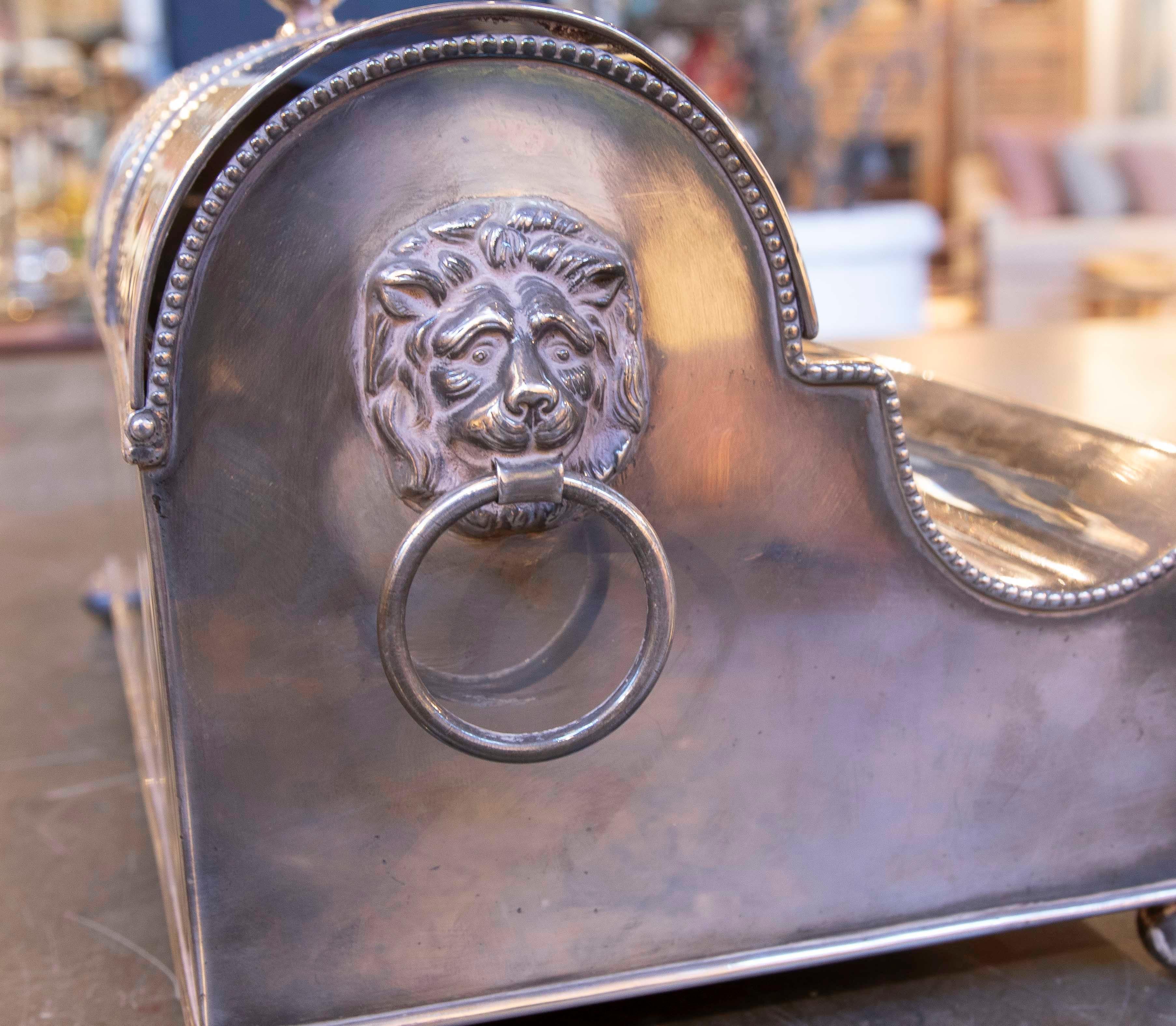 1875s Silver-plated Brass Desk Inkwell with Crystallized Ink and Engraved Detail For Sale 4