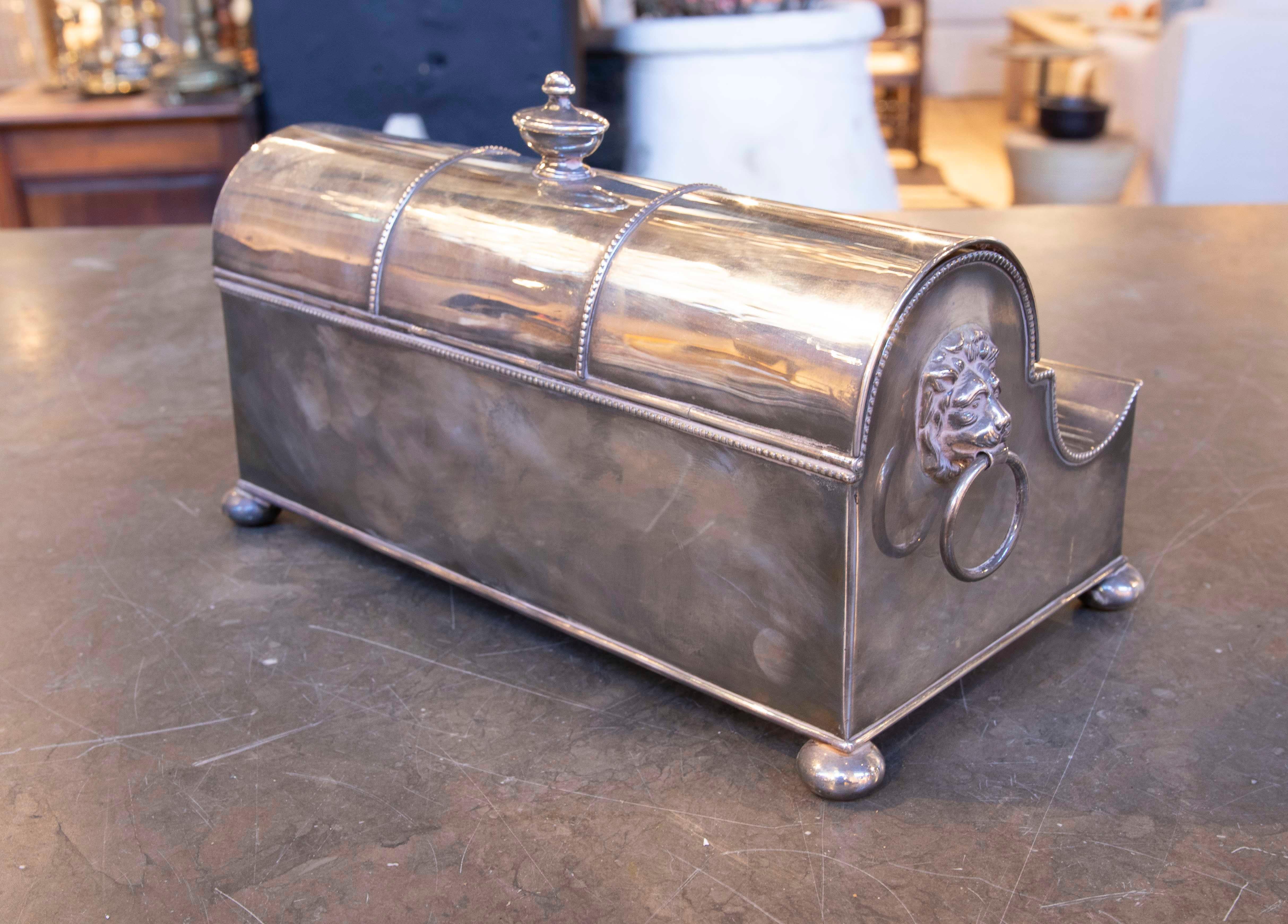 1875s Silver-plated Brass Desk Inkwell with Crystallized Ink and Engraved Detail For Sale 3