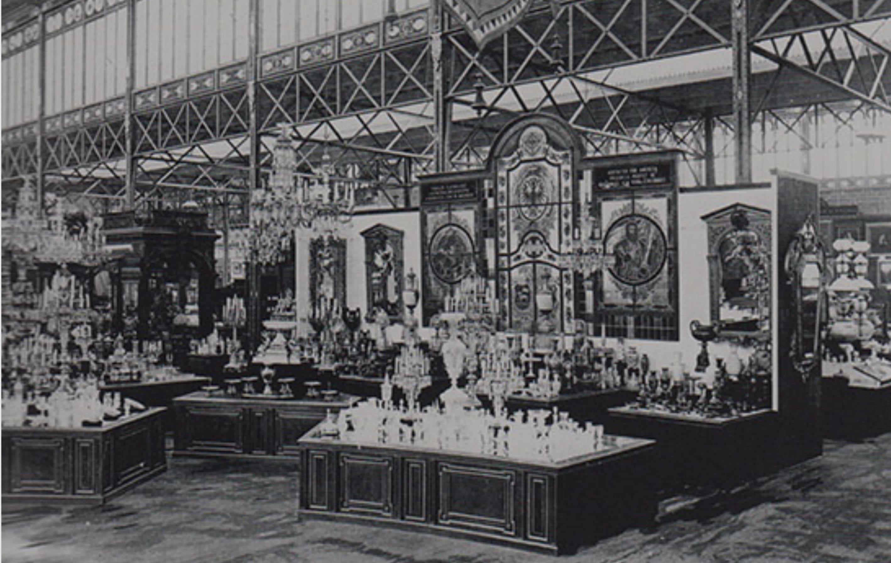 Esposizione del Centenario del 1876, centrotavola in vetro rubino con montatura in J & L. Lobmeyr in vendita 10