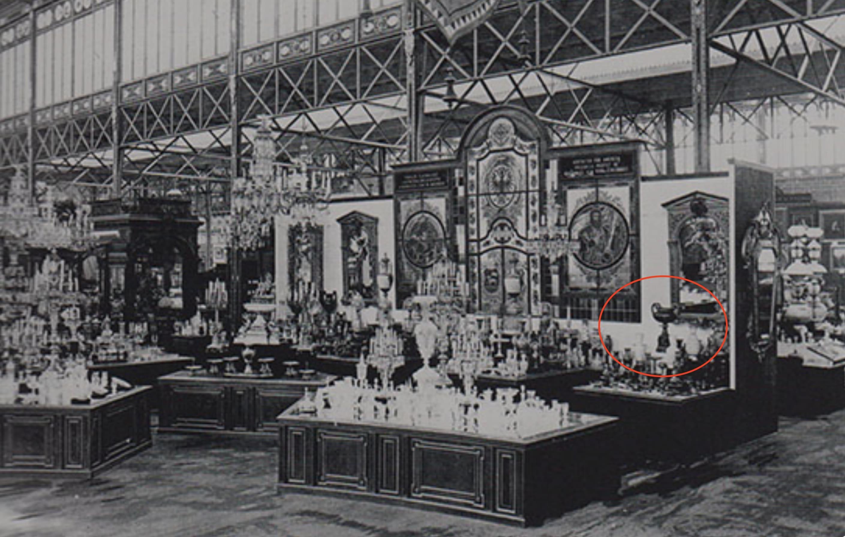 Esposizione del Centenario del 1876, centrotavola in vetro rubino con montatura in J & L. Lobmeyr in vendita 13