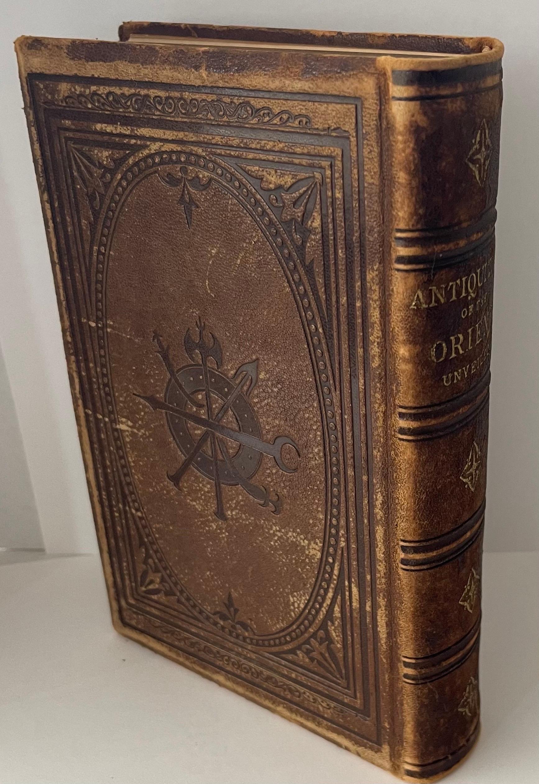 1877 Antiquities of the Orient Unveiled Leather Bound Book Bon état - En vente à Stamford, CT