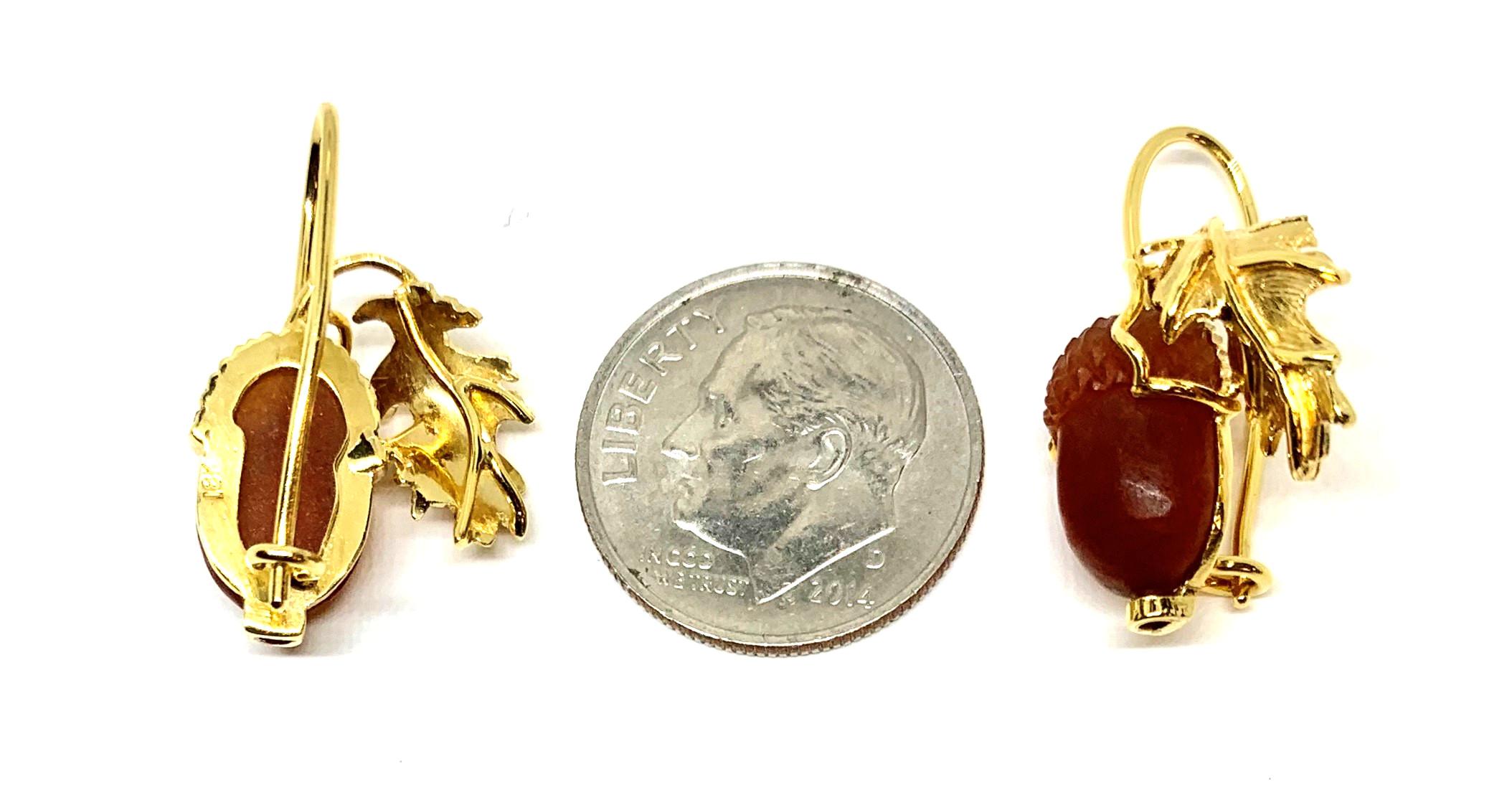 Women's 18.78 Carat Carved Garnet Acorns 18 Karat Yellow Gold Lever-Back Earrings