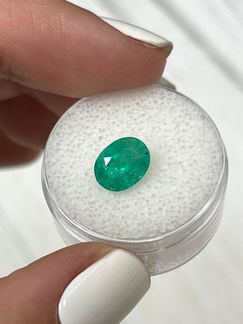 1,87ct 9x7 Verde Medio Esmeralda Colombiana Natural - Talla Ovalada Piedra de Nacimiento de Mayo en Nuevo estado para la venta en Jupiter, FL