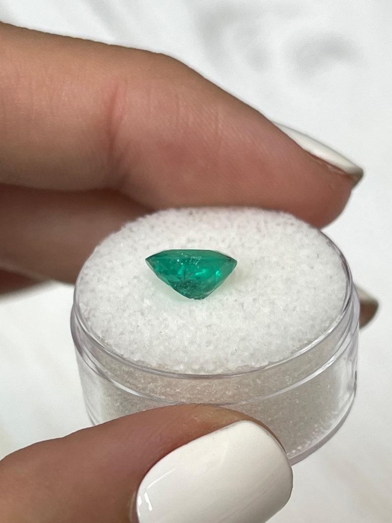 De las mujeres 1,87ct 9x7 Verde Medio Esmeralda Colombiana Natural - Talla Ovalada Piedra de Nacimiento de Mayo en venta