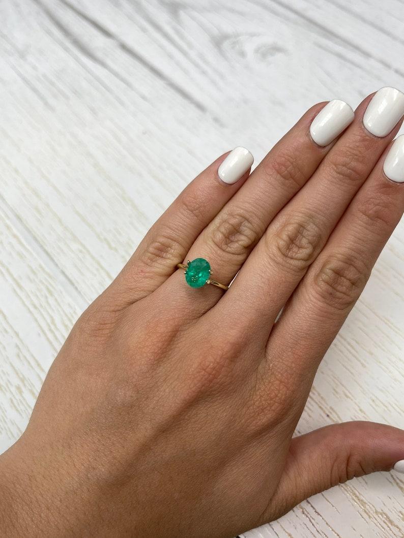 1,87ct 9x7 Verde Medio Esmeralda Colombiana Natural - Talla Ovalada Piedra de Nacimiento de Mayo en venta 1