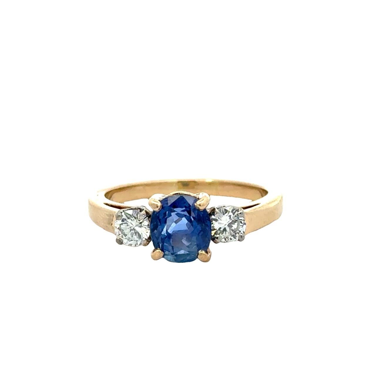Women's or Men's 1.87CT Natural Untreated Burma Sapphire & Diamond Vintage Ring GIA For Sale