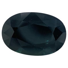 Saphir bleu foncé ovale de 1.87 carats provenant d'Australie