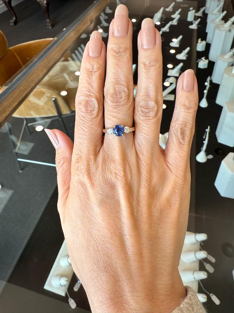 Taille ronde 1.87CT Saphir de Birmanie non traité et diamant Vintage By GIA en vente