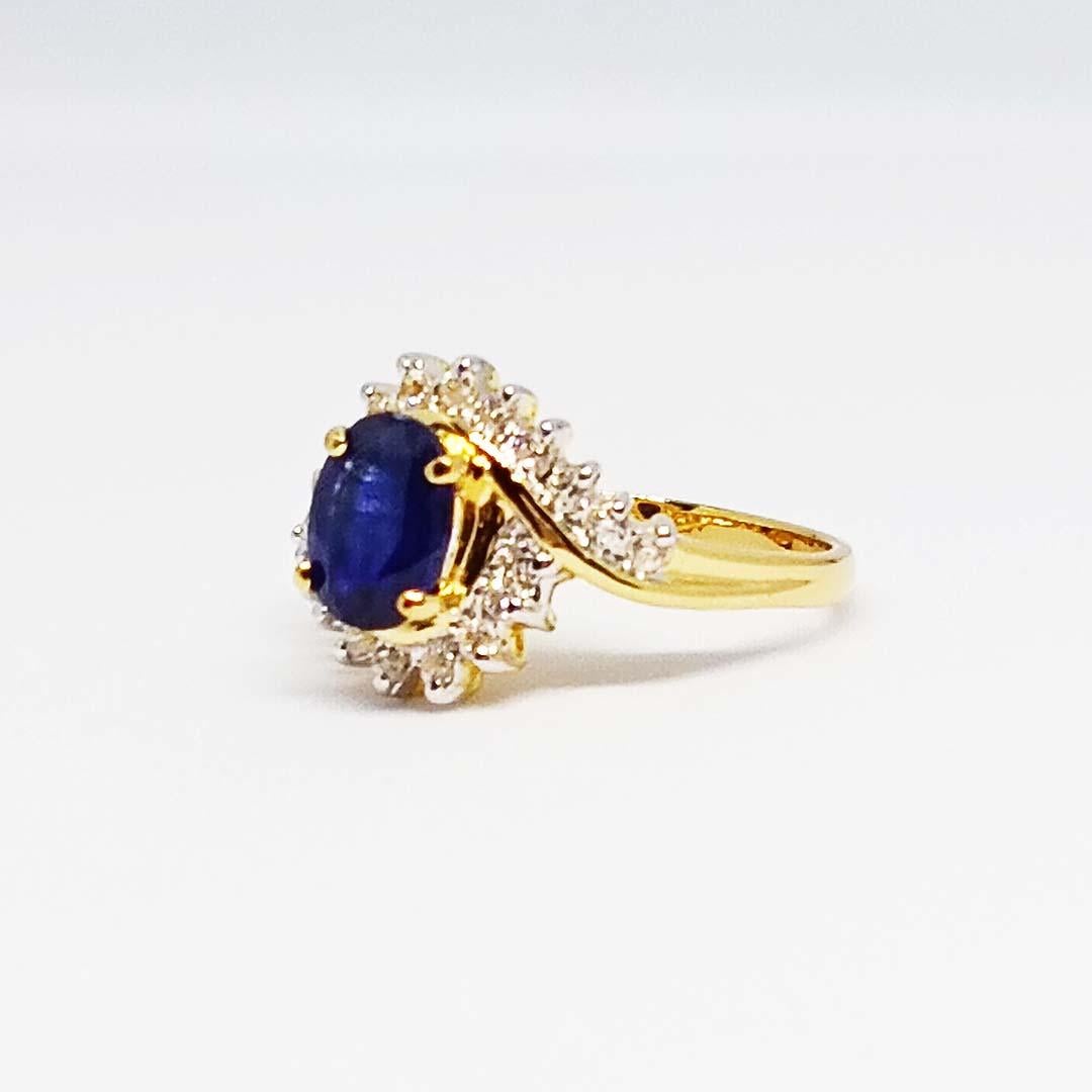 Art Nouveau 1.87cts Blue sapphire( Dark color) Ring. Sterling Silver on 18K Gold Plated For Sale