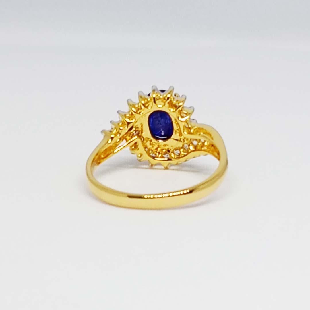 1.87cts Blue sapphire( Dark color) Ring. Sterling Silver on 18K Gold Plated In New Condition For Sale In Bangkok, TH
