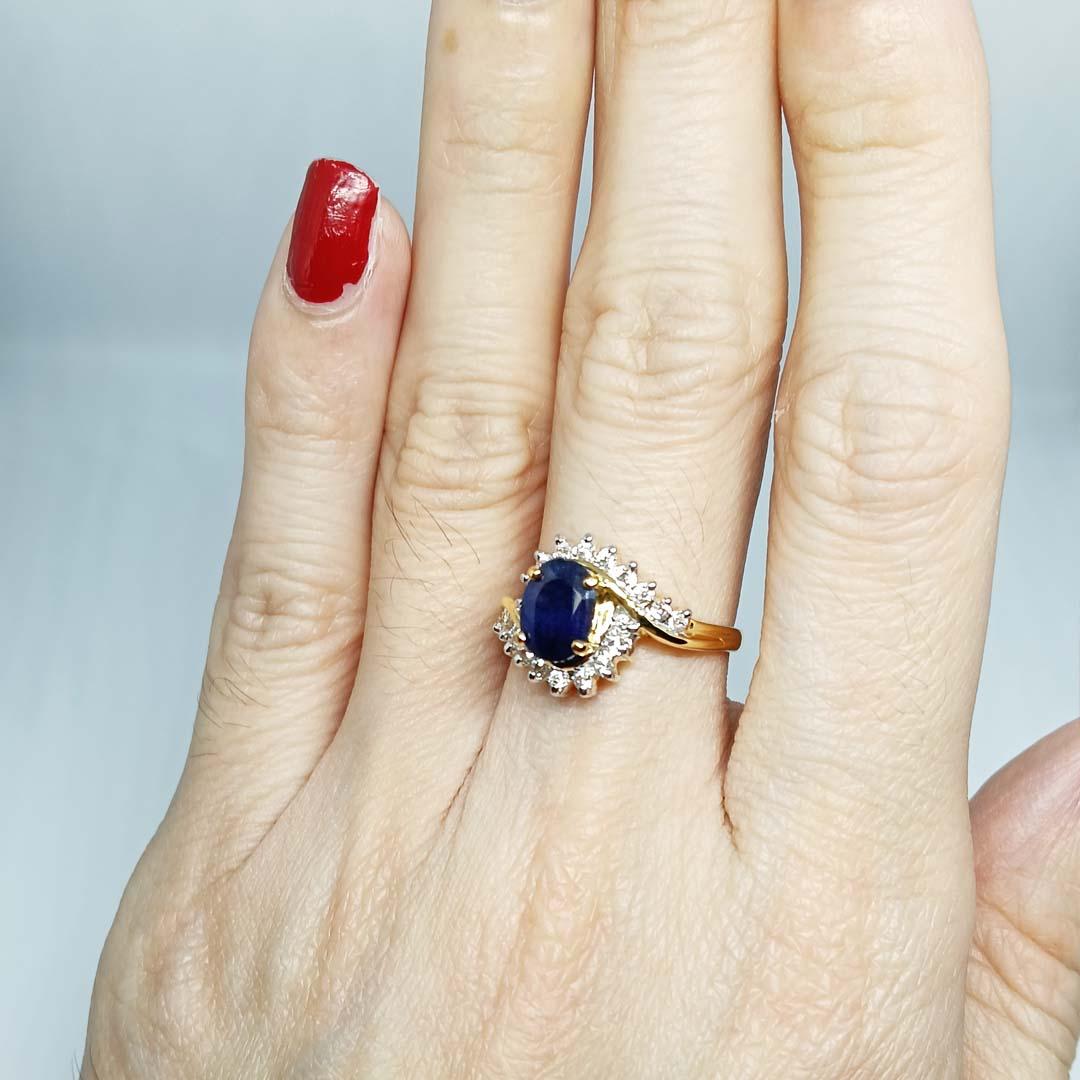 1.87cts Blue sapphire( Dark color) Ring. Sterling Silver on 18K Gold Plated For Sale 2
