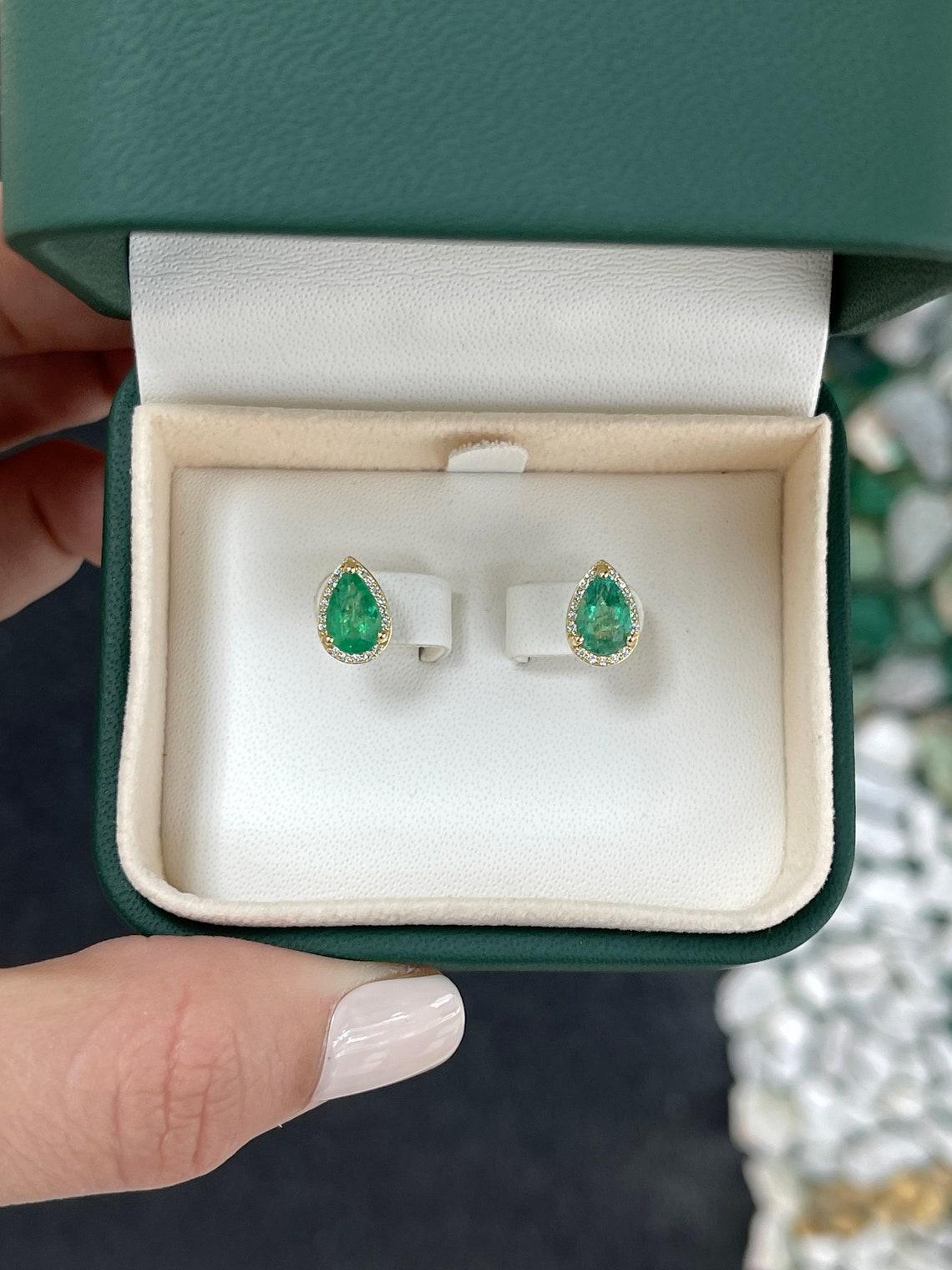 Taille poire 1.87tcw Teardrop Emerald & Diamond Halo Earrings 14K Pear Emerald Studs Real en vente