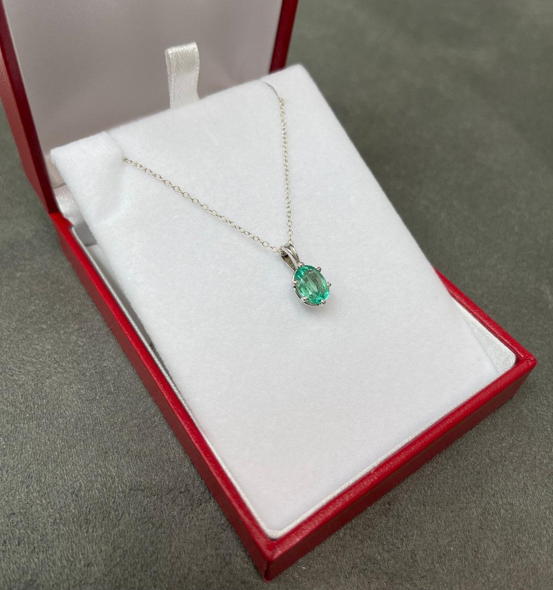 1.88-Carat 14K Colombian Emerald Solitaire Oval Cut 6-Prong Gold Pendant In New Condition For Sale In Jupiter, FL