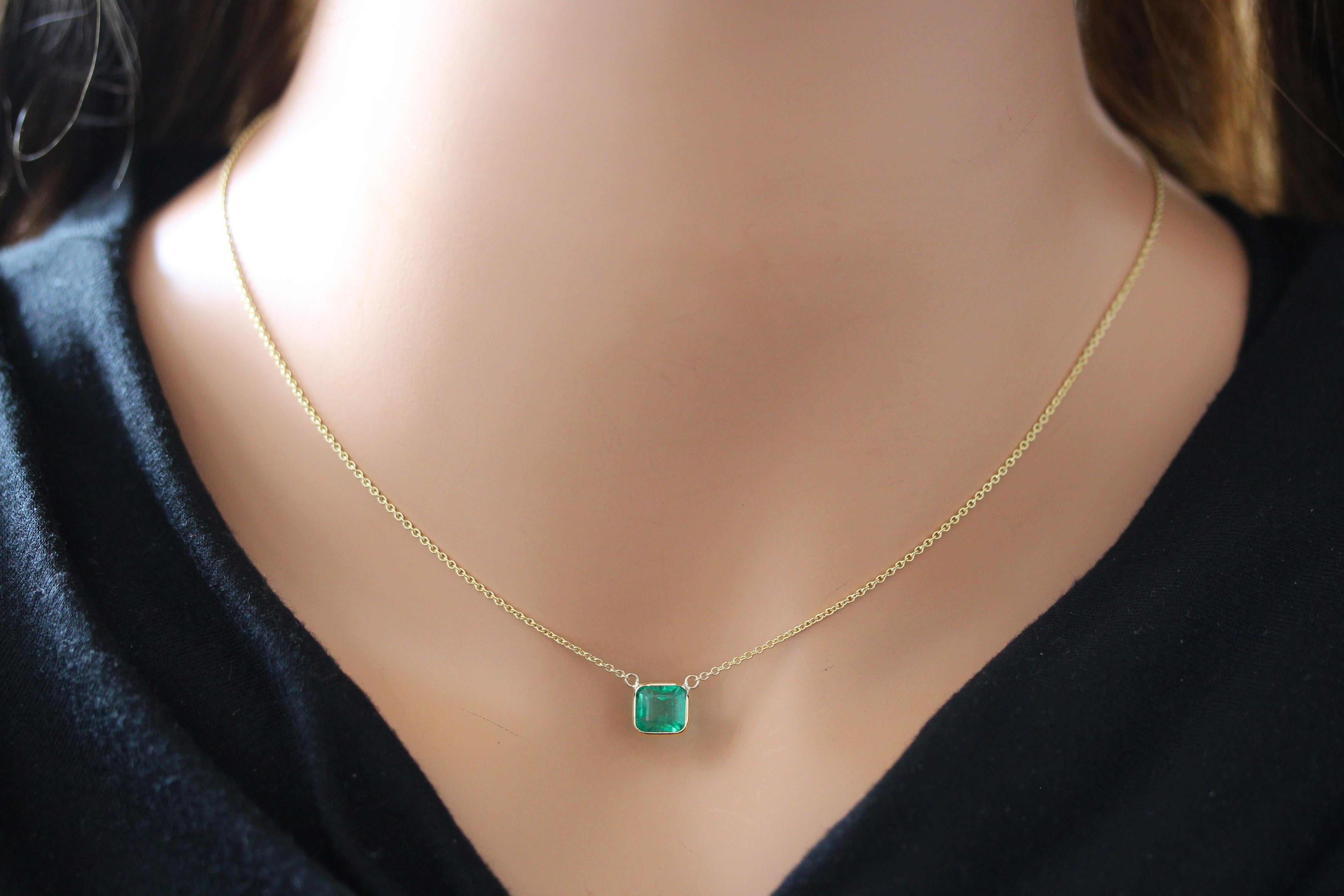 Contemporary 1.88 Carat Asscher Emerald Green Fashion Necklaces In 14k Yellow Gold For Sale